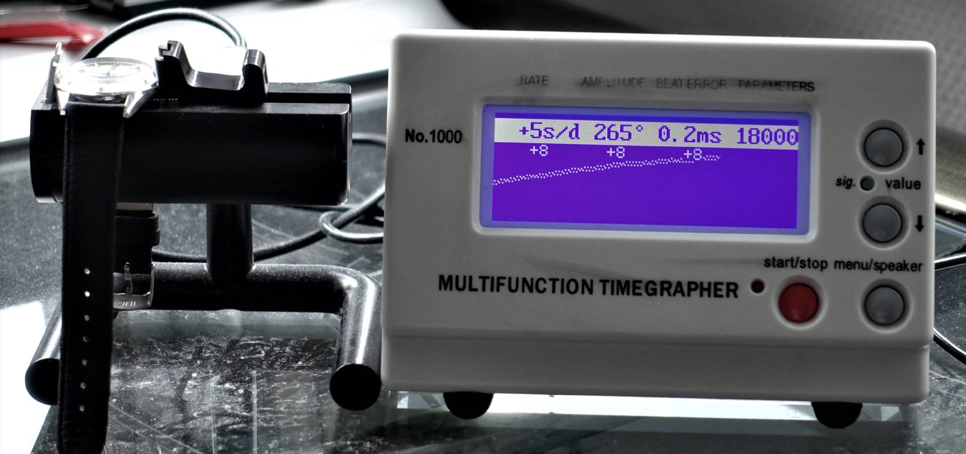 Elektronisches Messgerät zur Überprüfung der Ganggenauigkeit von mechanischen Uhren.