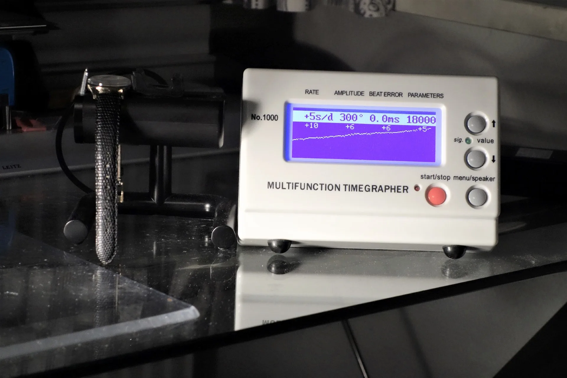 Elektronisches Zeitwaagen Messgerät zur Überprüfung von mechanischen Uhren.