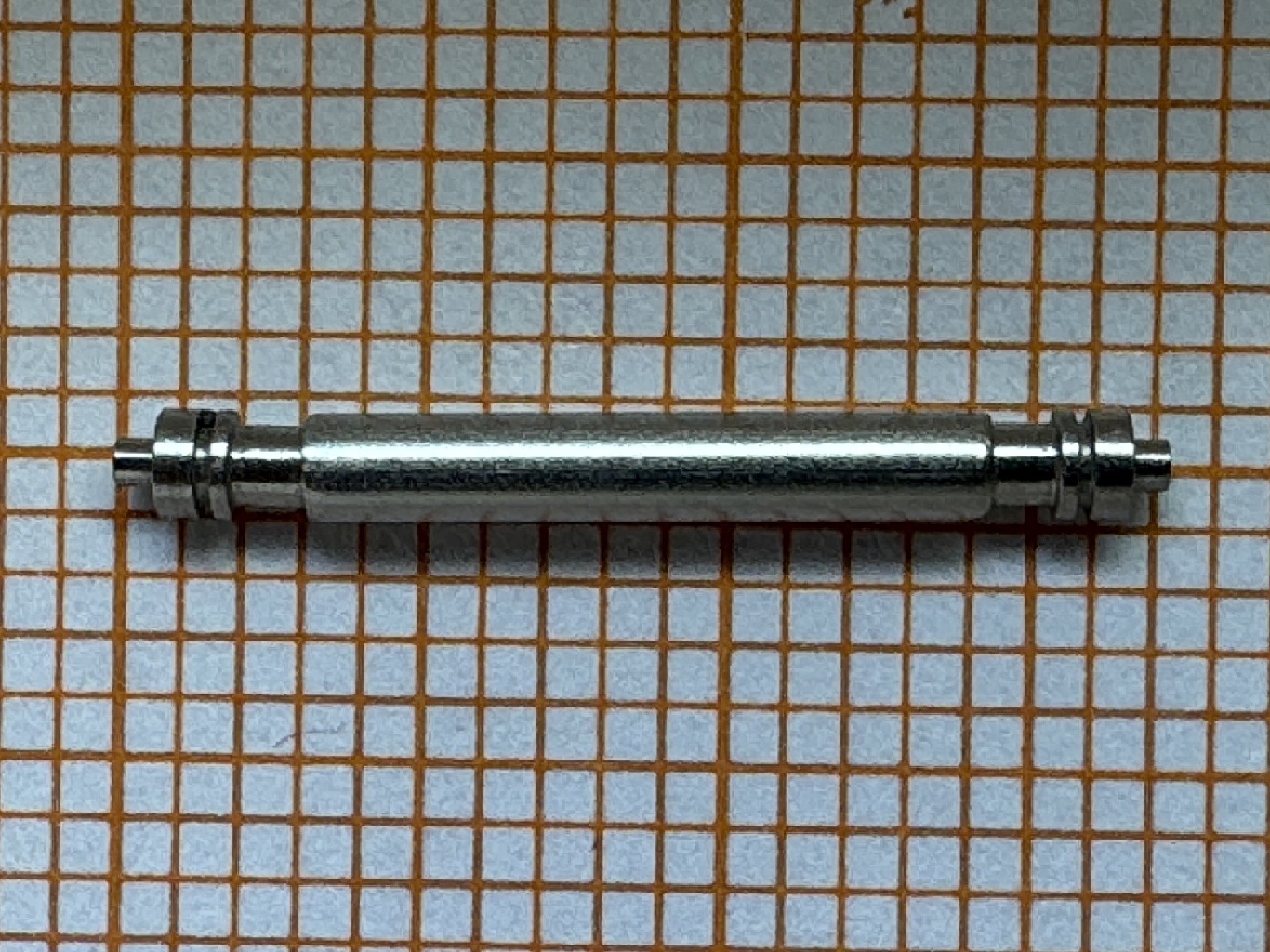 Metallener Federsteg für Uhrenarmbänder.