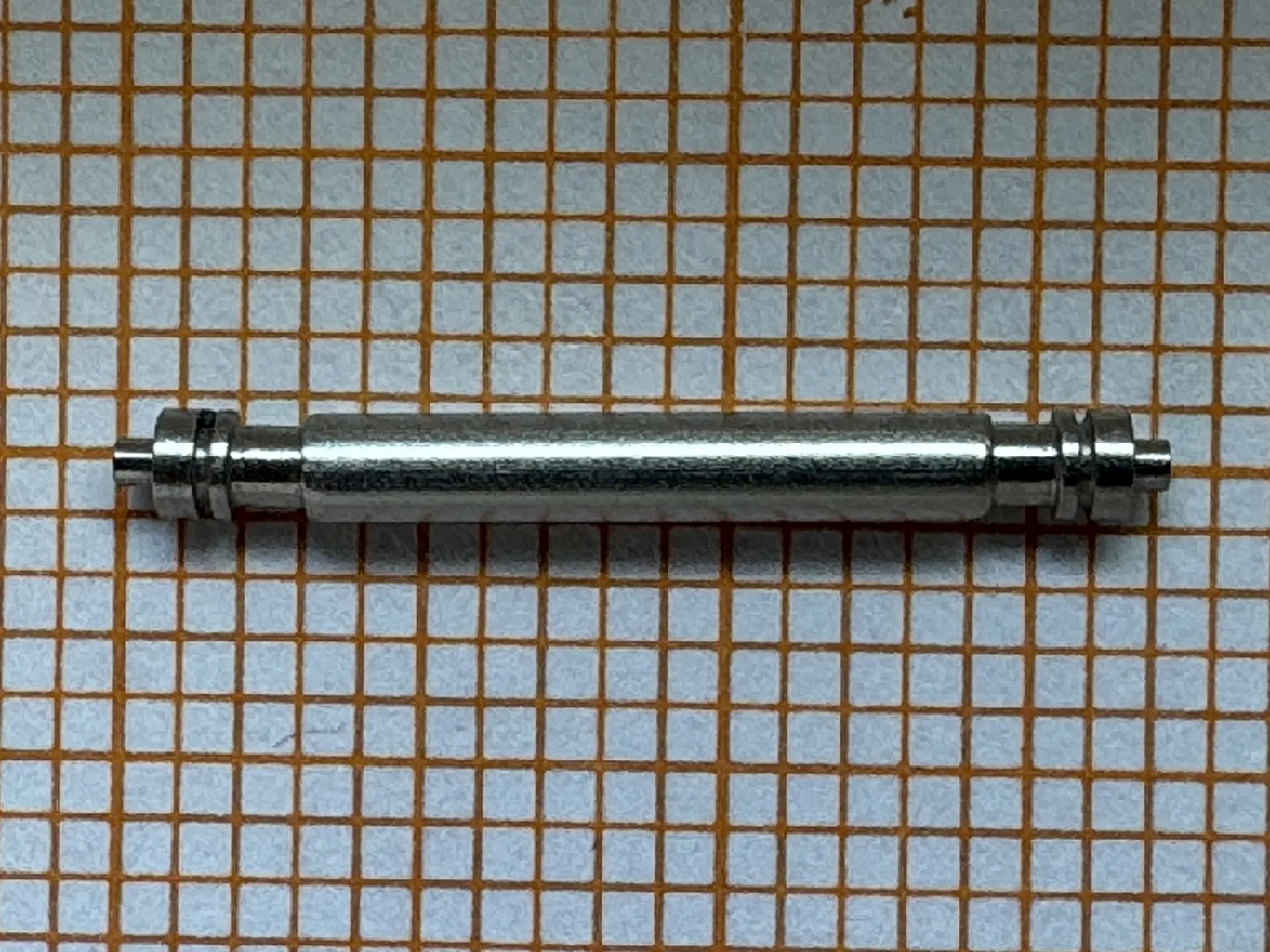 Metallener Federsteg für Uhrenarmbänder.