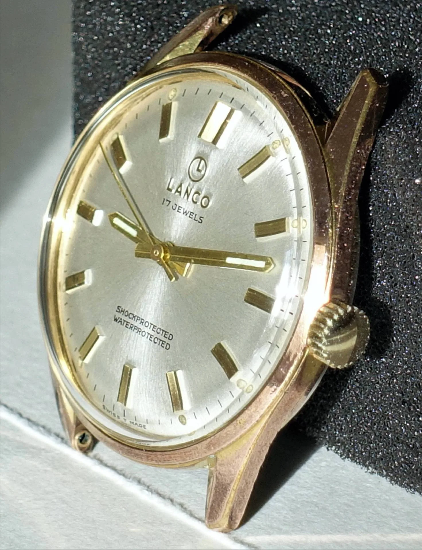 Lanco Armbanduhr goldfarben Goldfarbene Armbanduhr mit silbernem Zifferblatt und goldenen Indizes.