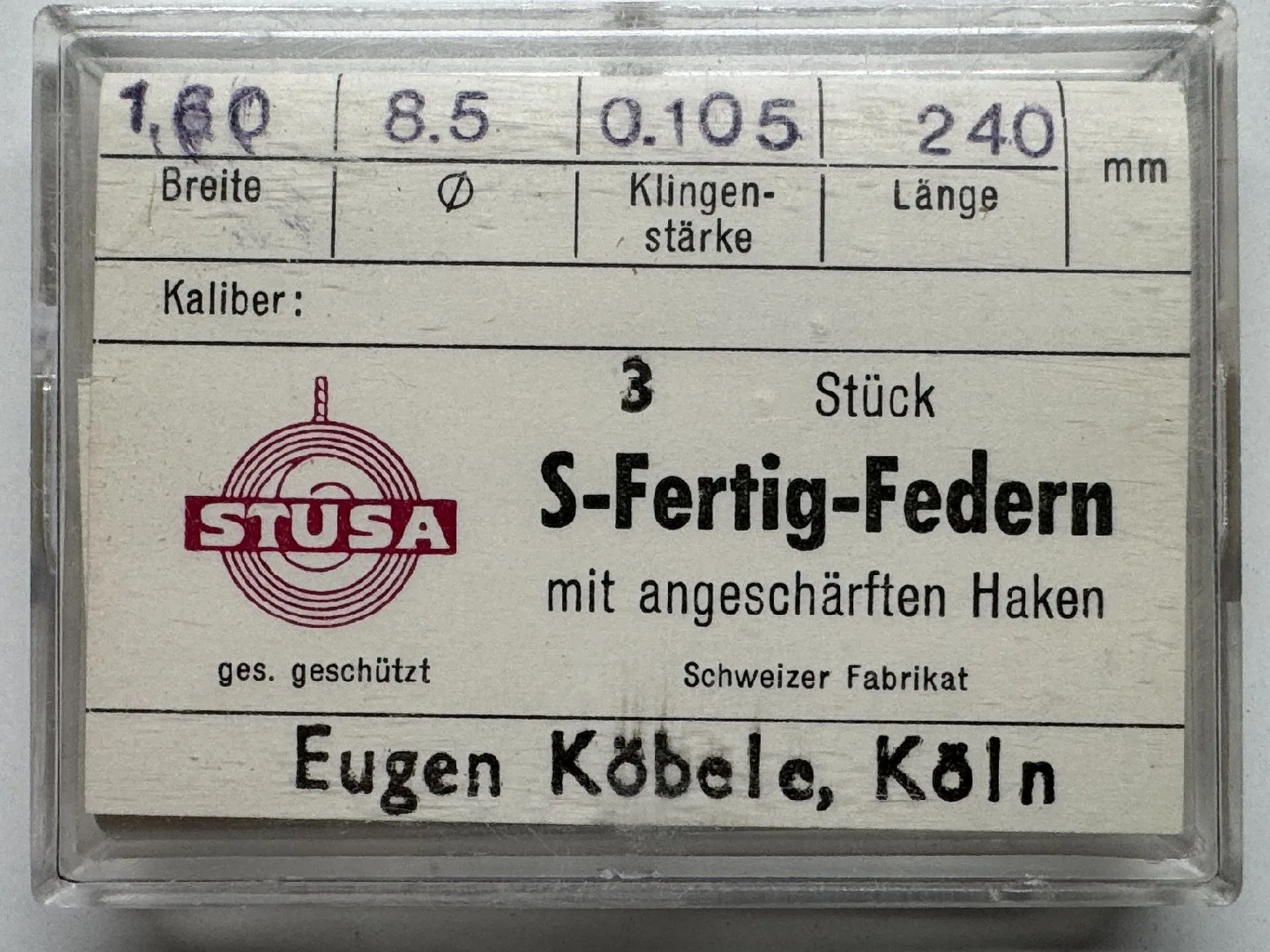 Verpackung mit drei Uhrwerksfedern mit angeschärften Haken der Marke STUSA.