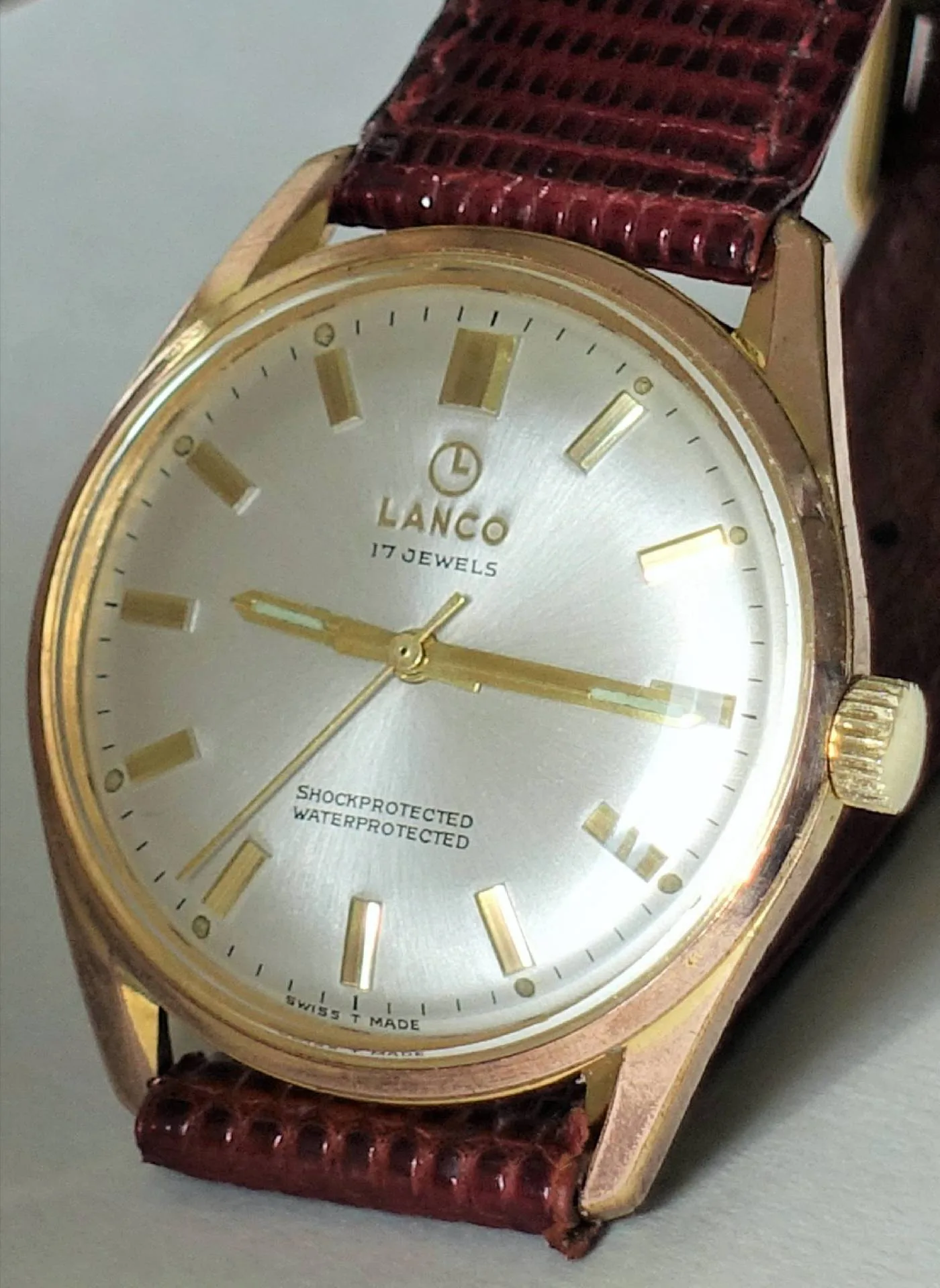 Lanco Armbanduhr goldfarben Goldfarbene Armbanduhr mit hellem Zifferblatt und braunem Armband.