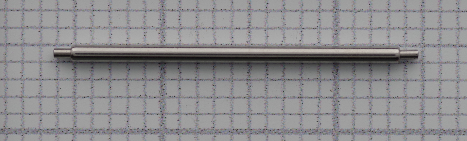 Silberner Federsteg aus Edelstahl mit 30 Millimeter Länge für Uhrenarmbänder.