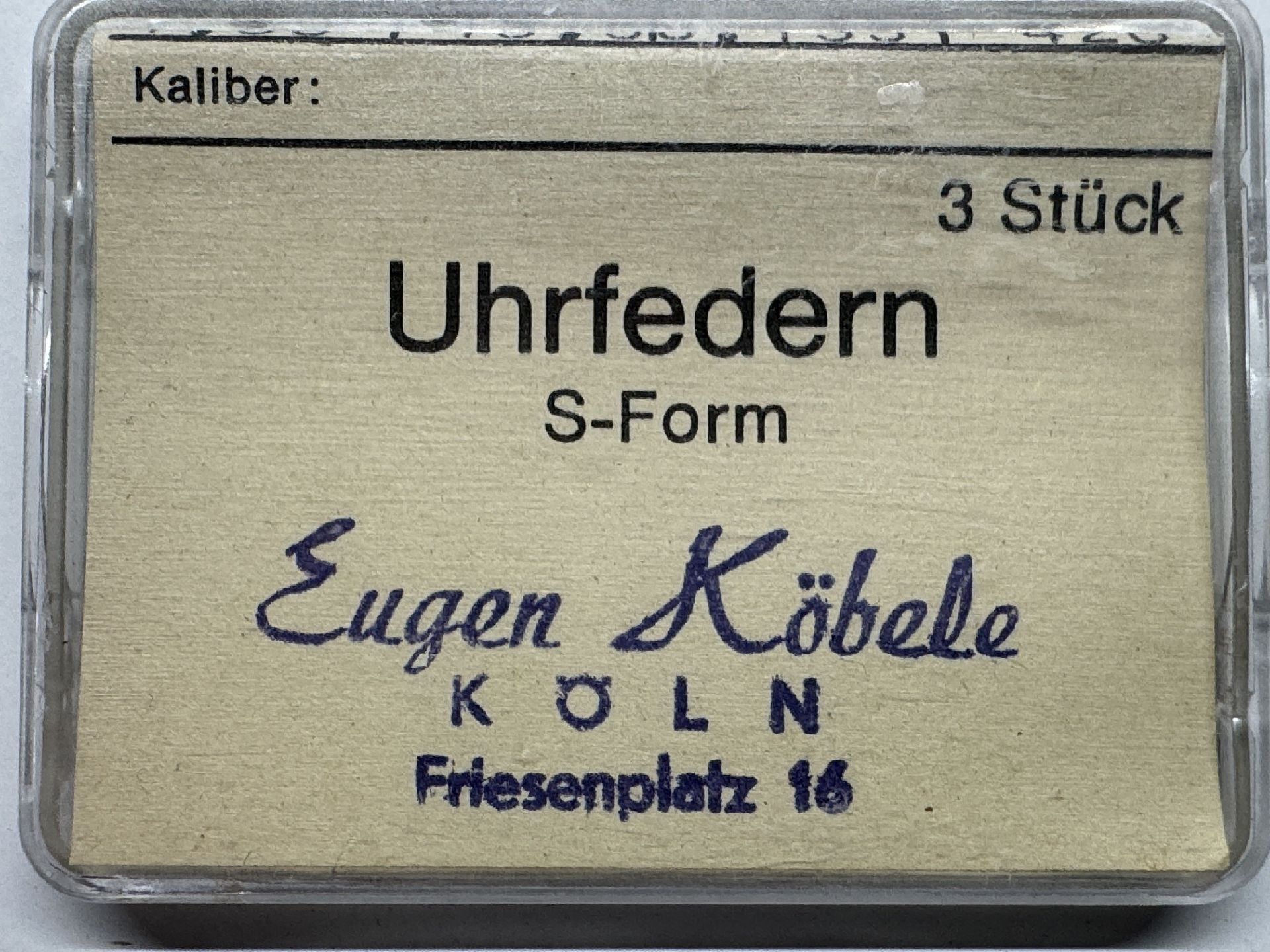 Verpackung mit drei S-förmigen Uhrfedern für Uhren.