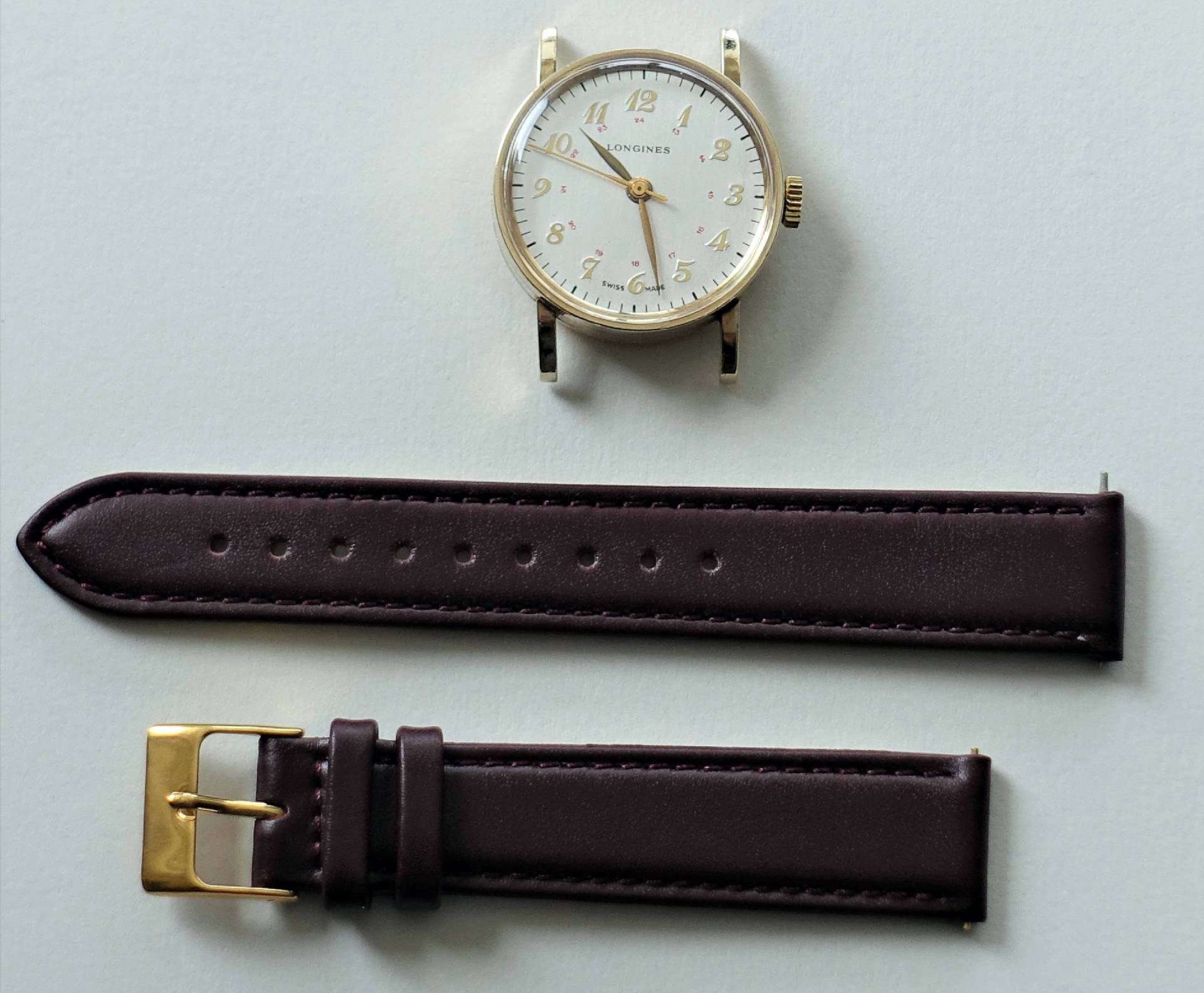 Longines Armbanduhr und braunes Lederarmband zur Anpassung