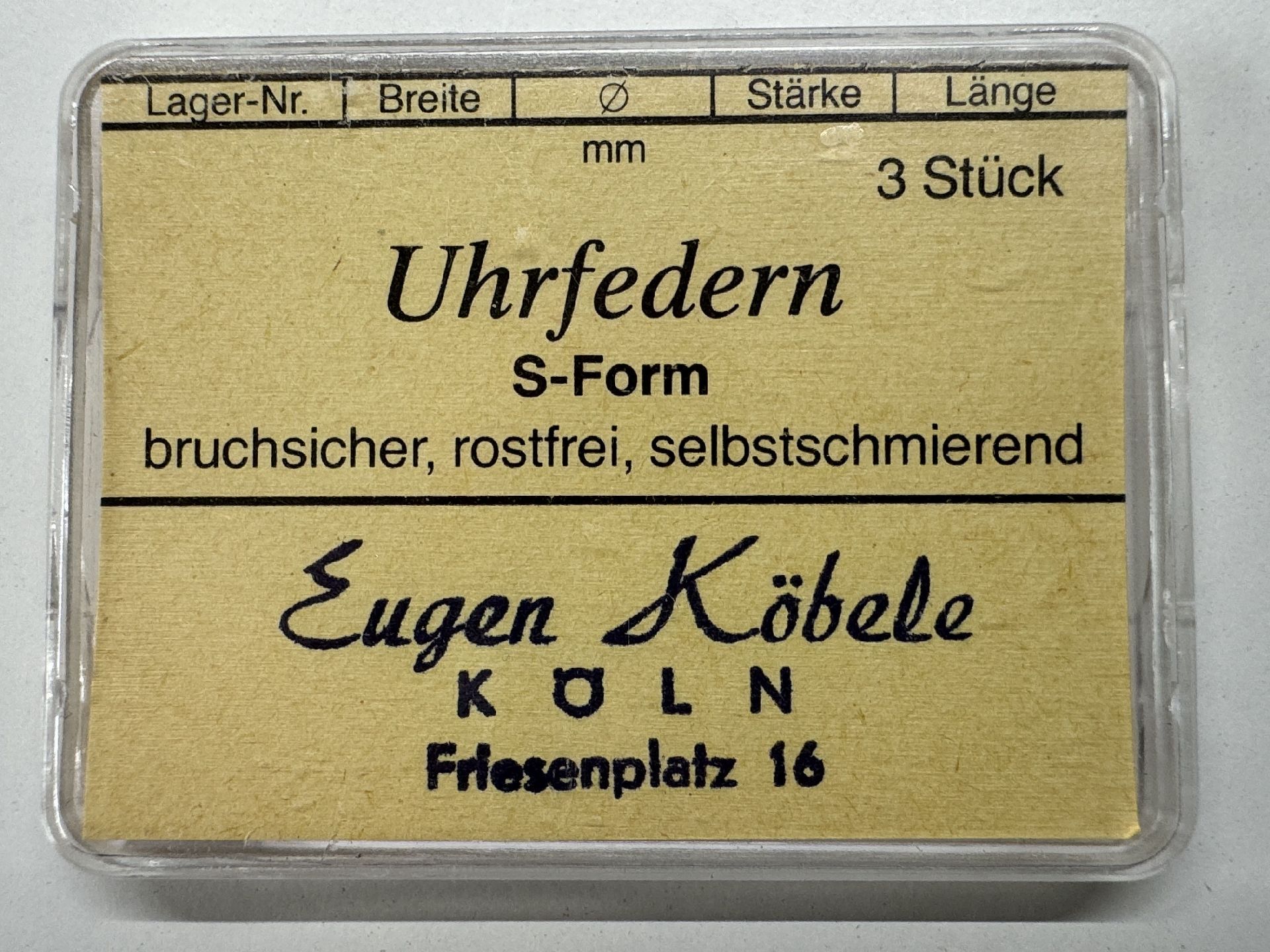 Verpackung mit drei bruchsicheren, rostfreien Uhrfedern in S-Form.