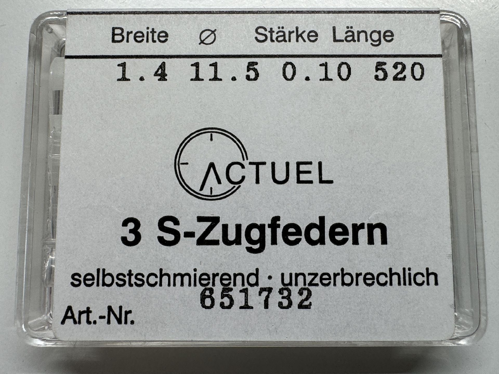 Drei selbstschmierende S-Zugfedern für Uhren in transparenter Verpackung.