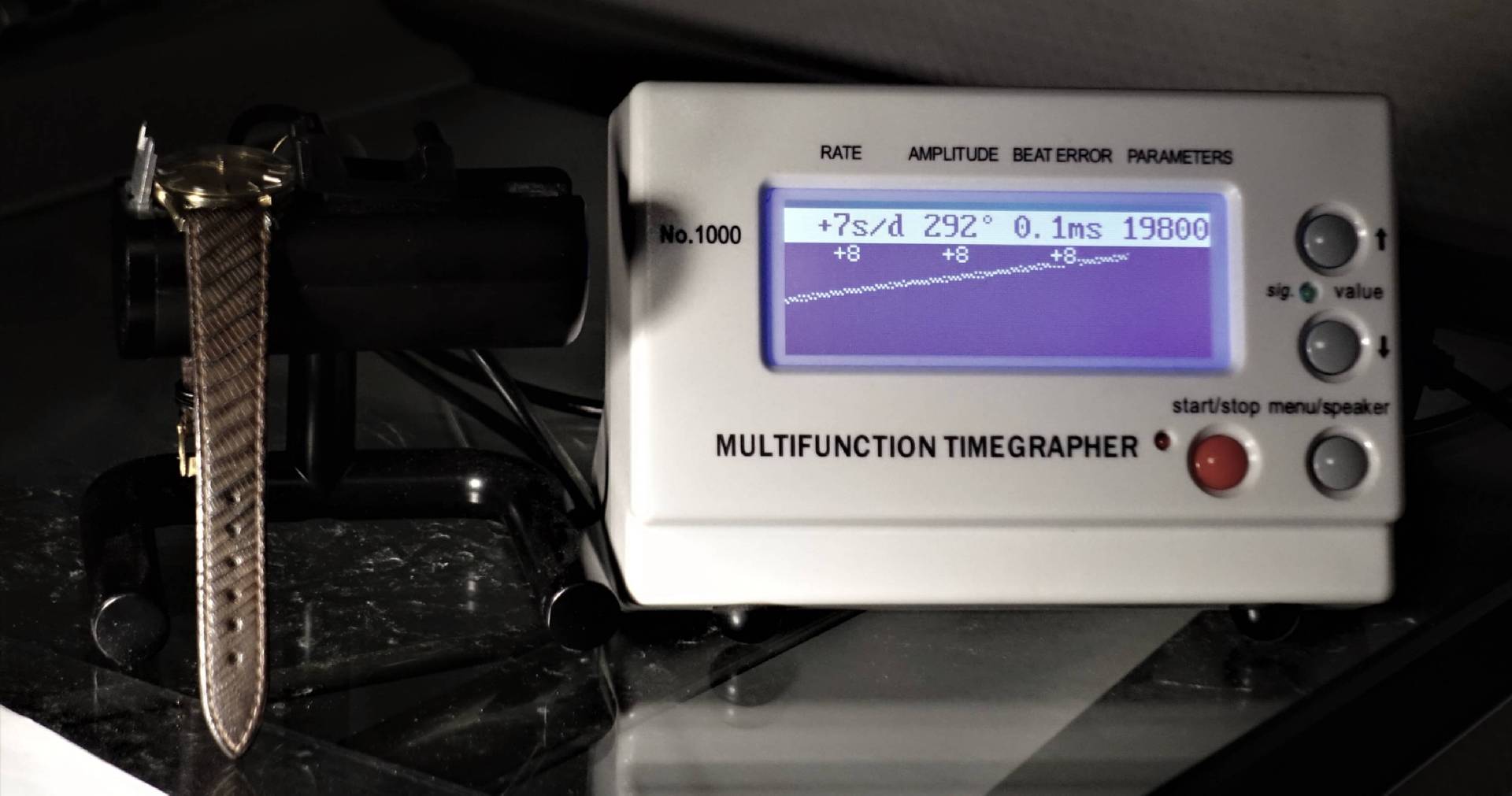 Elektronisches Messgerät zur Überprüfung der Ganggenauigkeit von mechanischen Uhren.