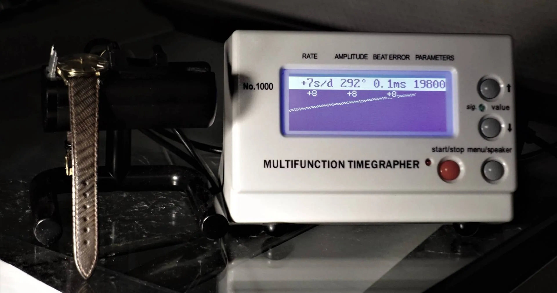 Elektronisches Messgerät zur Überprüfung der Ganggenauigkeit von mechanischen Uhren.