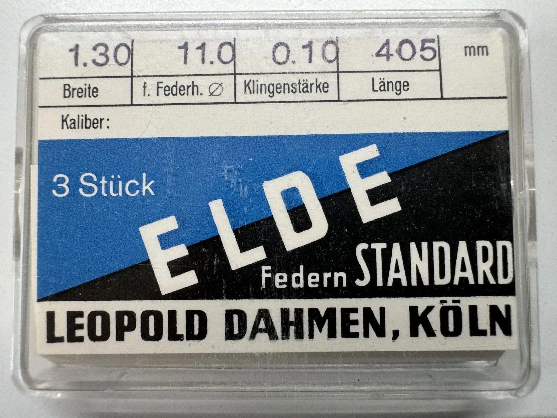 Uhrwerk Aufzugsfeder Set Verpackung mit drei Aufzugsfedern für Uhrwerke, beschriftet mit technischen Angaben und Herstellername.