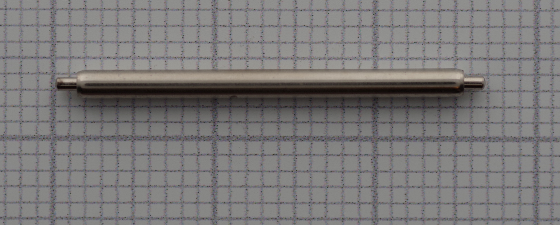 Silberner Federsteg aus Edelstahl für Uhrenarmbänder, Länge 20 Millimeter.