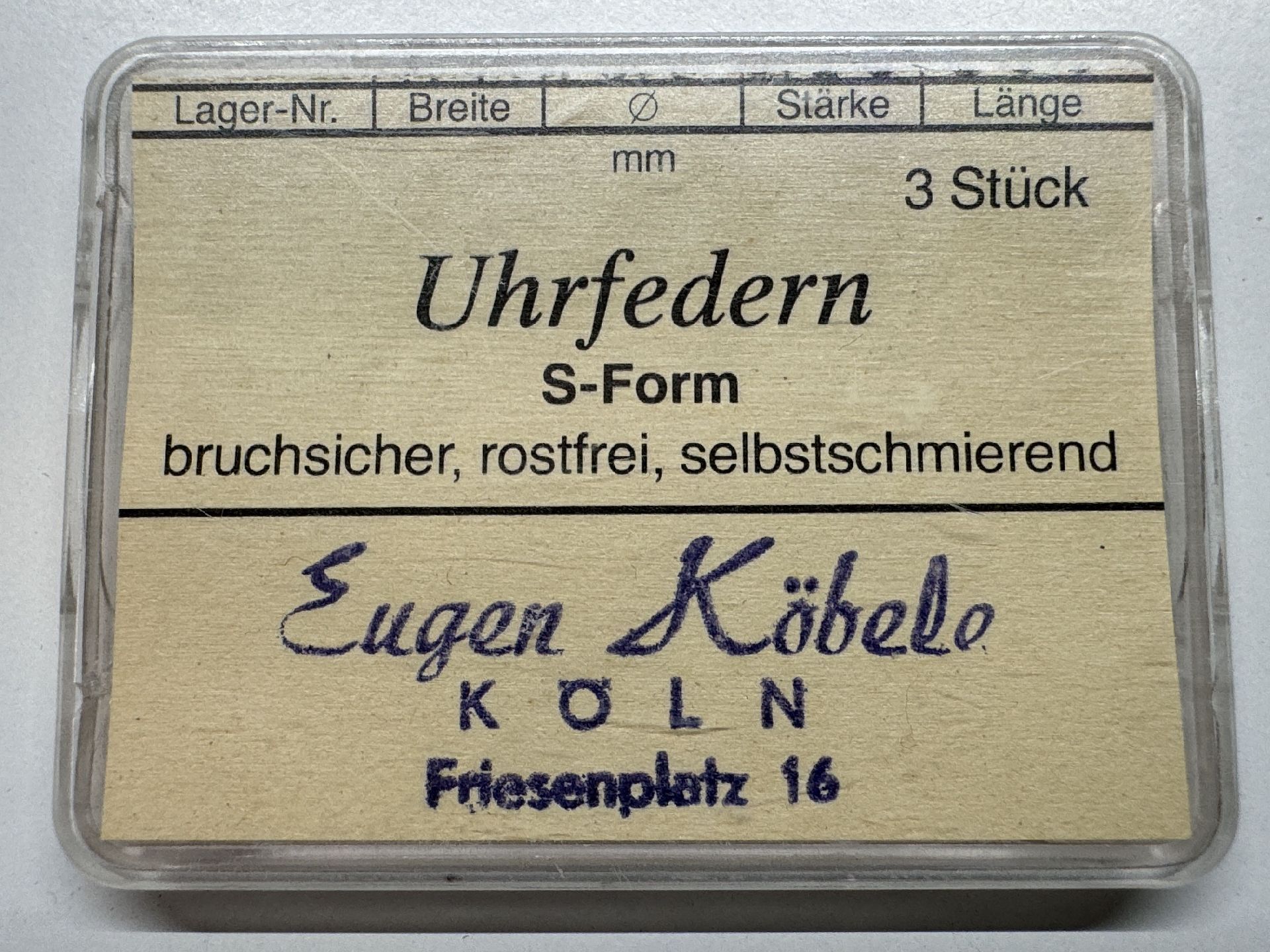 Verpackung mit drei bruchsicheren und rostfreien Uhrfedern in S-Form.