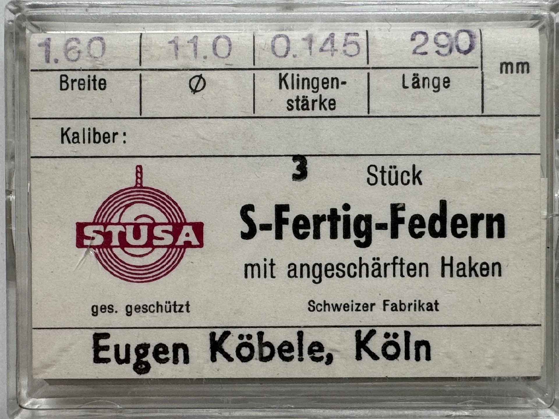 S-Fertig-Federn Uhrwerk Verpackung mit drei S-Fertig-Federn für Uhrwerke mit angeschärften Haken.
