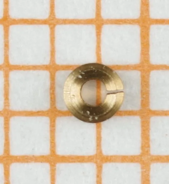 Runder Spannring aus Metall mit Schlitz, verwendet als Uhrenteil.