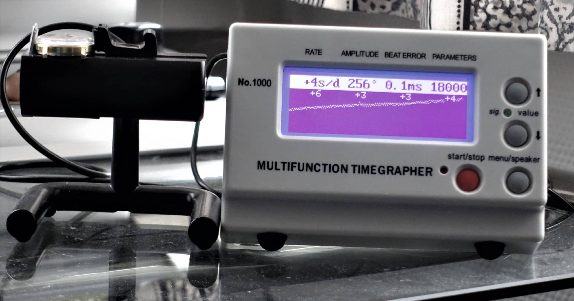 Elektronisches Messgerät zur Überprüfung der Ganggenauigkeit von mechanischen Uhren.