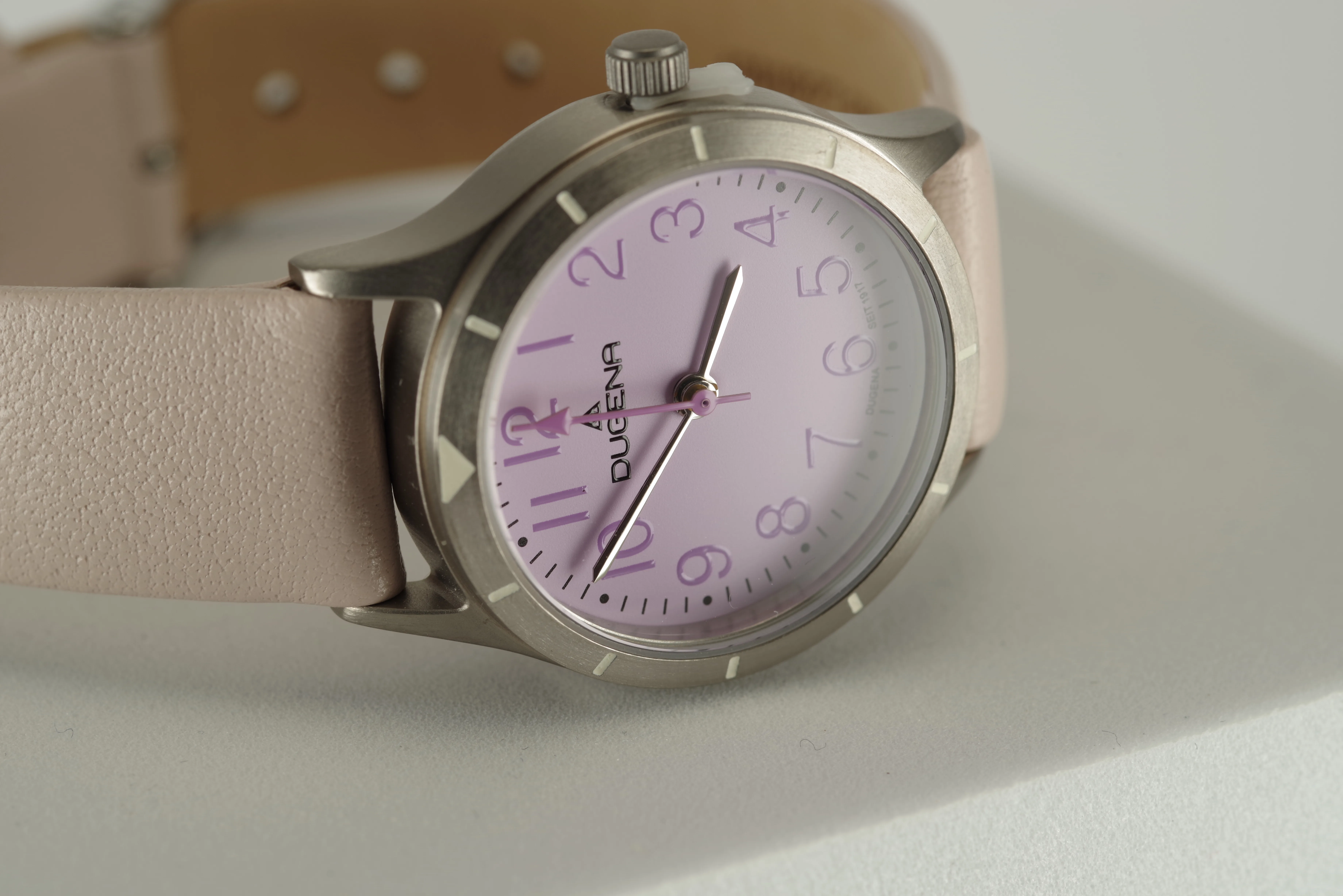Feminine Dugena Armbanduhr Quartz Titan Mineralglas Kalbsleder Lila Beige