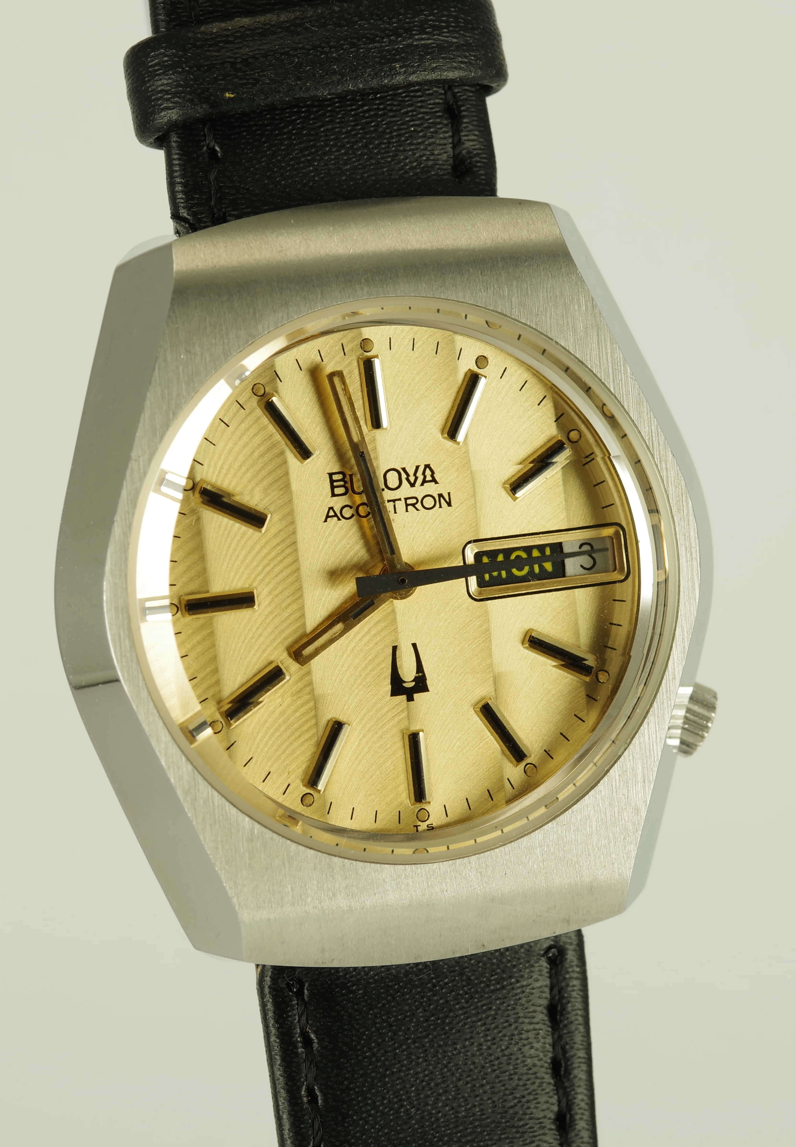 Bulova Accutron Day Date Herren Armbanduhr 1976 Facette