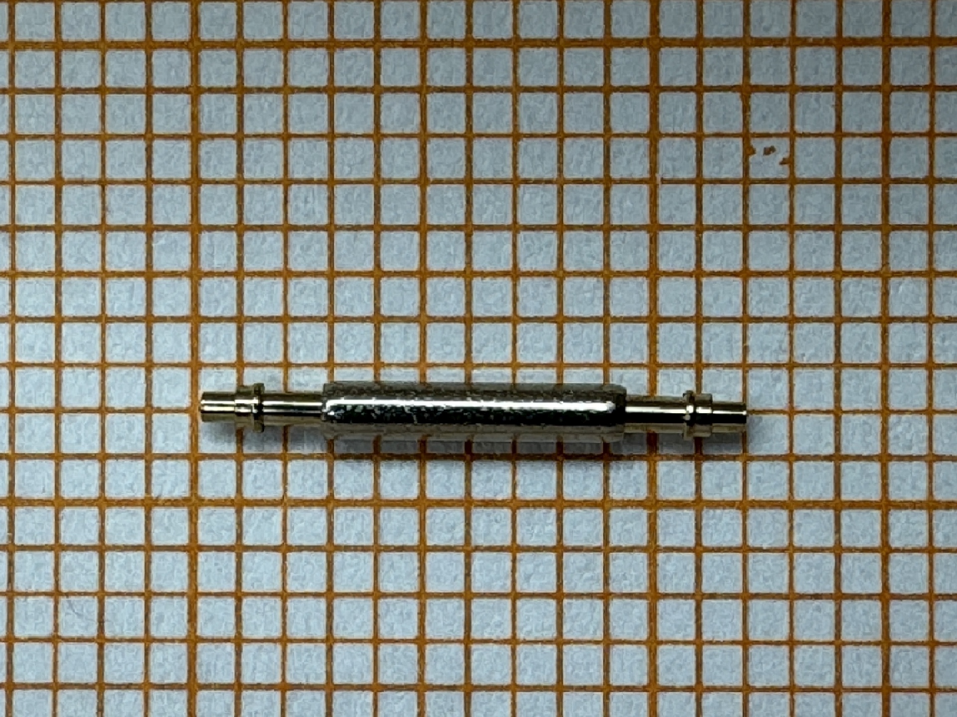 Metallener Federsteg für Uhrenarmbänder.