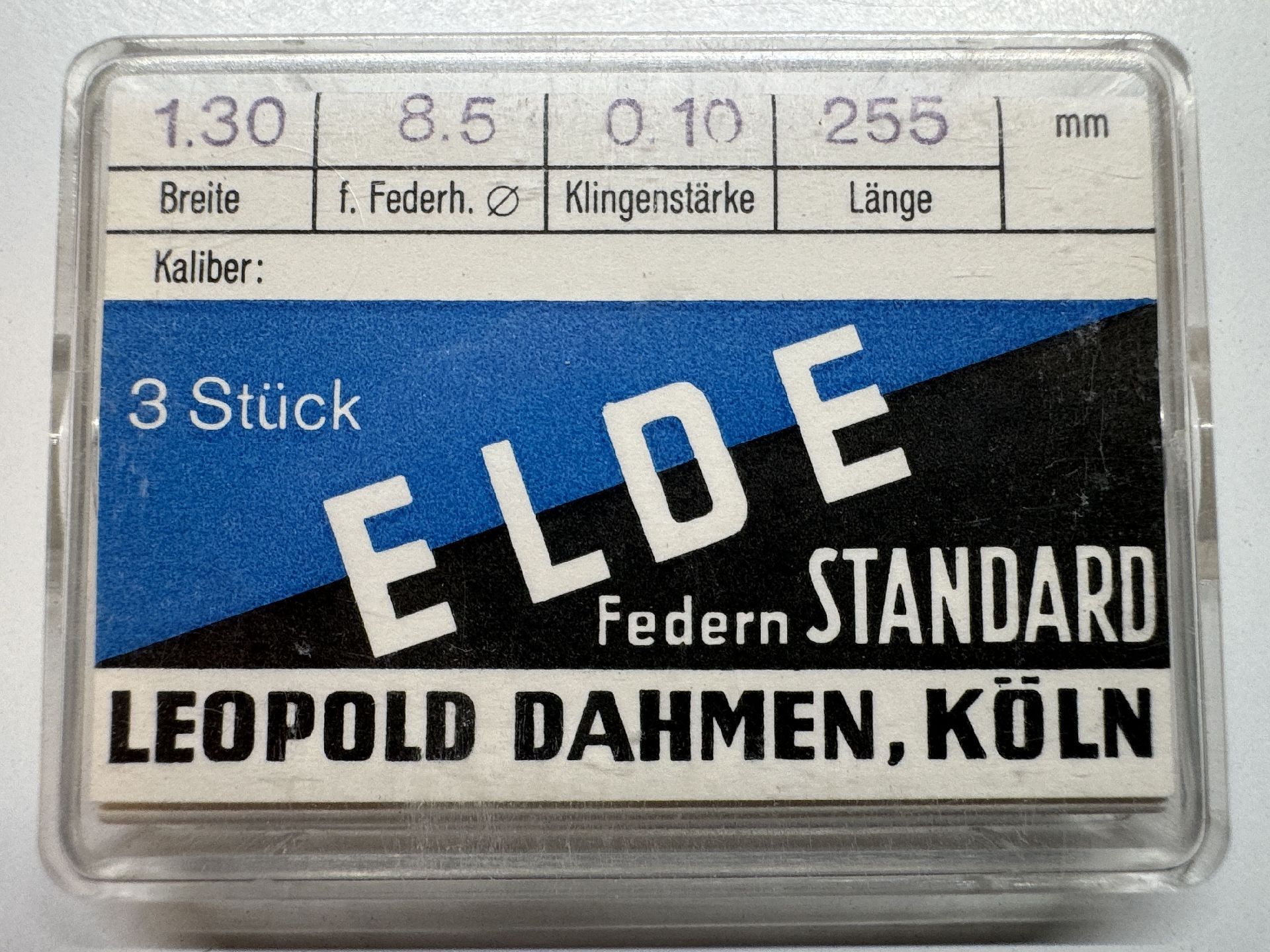 Verpackung mit drei Ersatzfedern für Uhrwerke, Hersteller ELDE, Standardausführung.