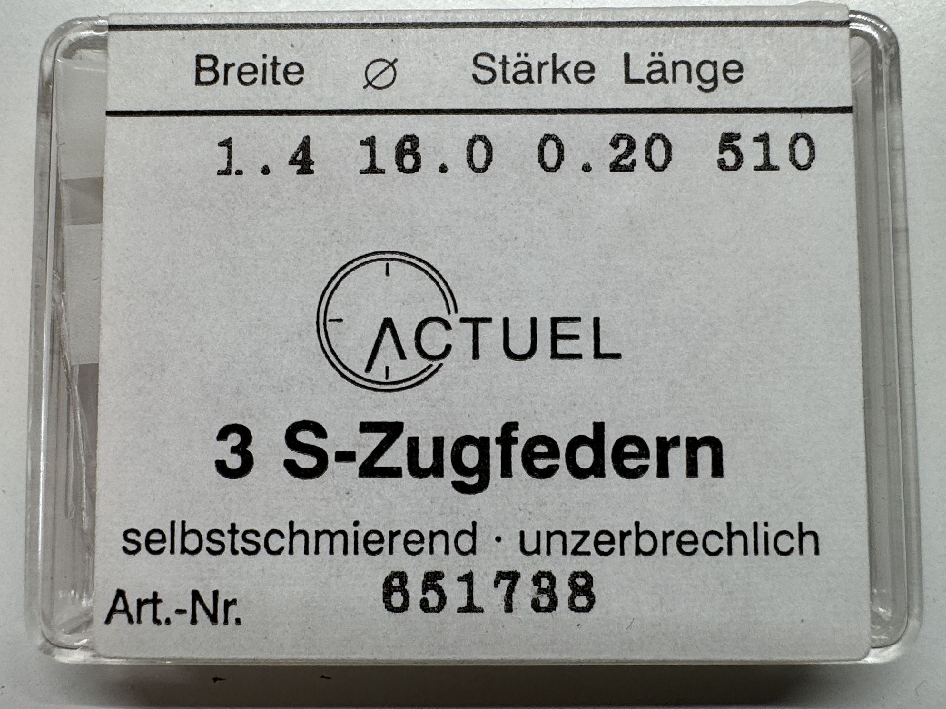 Set mit drei silberfarbenen Zugfedern für Uhrwerke in transparenter Verpackung.