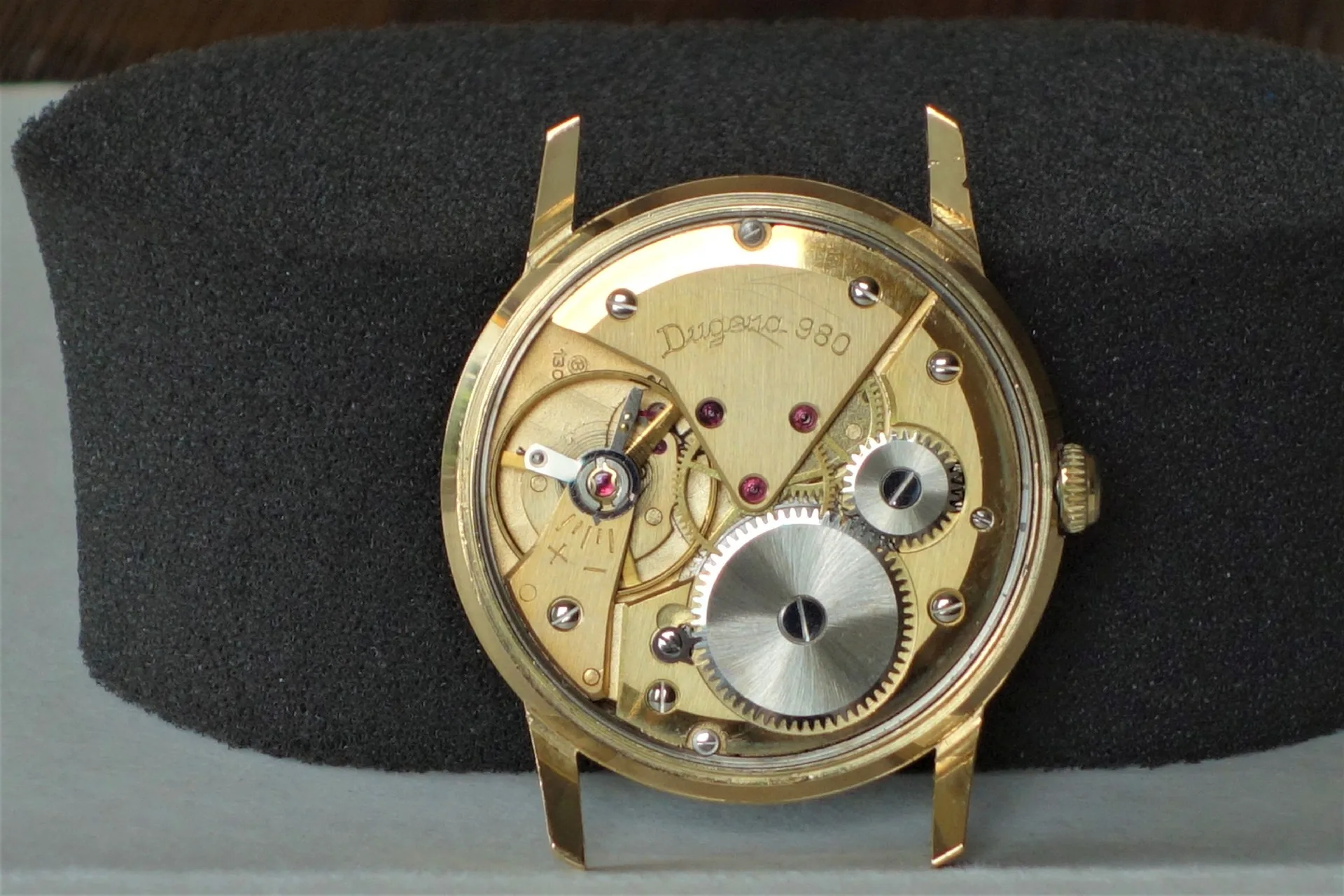Uhrwerk Dugena 980 Mechanisches Uhrwerk in goldfarbener Ausführung mit sichtbaren Zahnrädern und Gravur "Dugena 980".