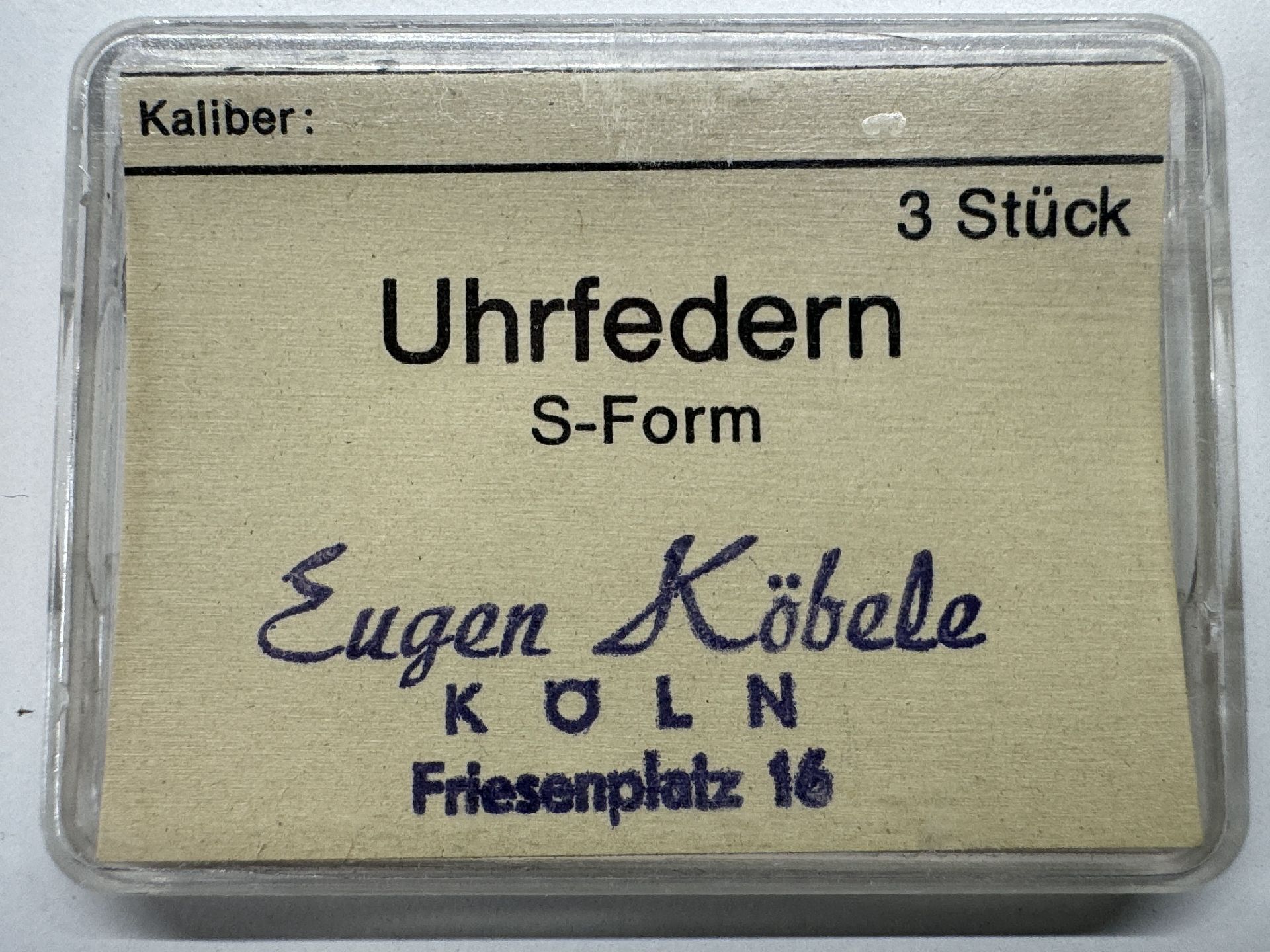 Verpackung mit drei S-förmigen Uhrfedern für Uhren.
