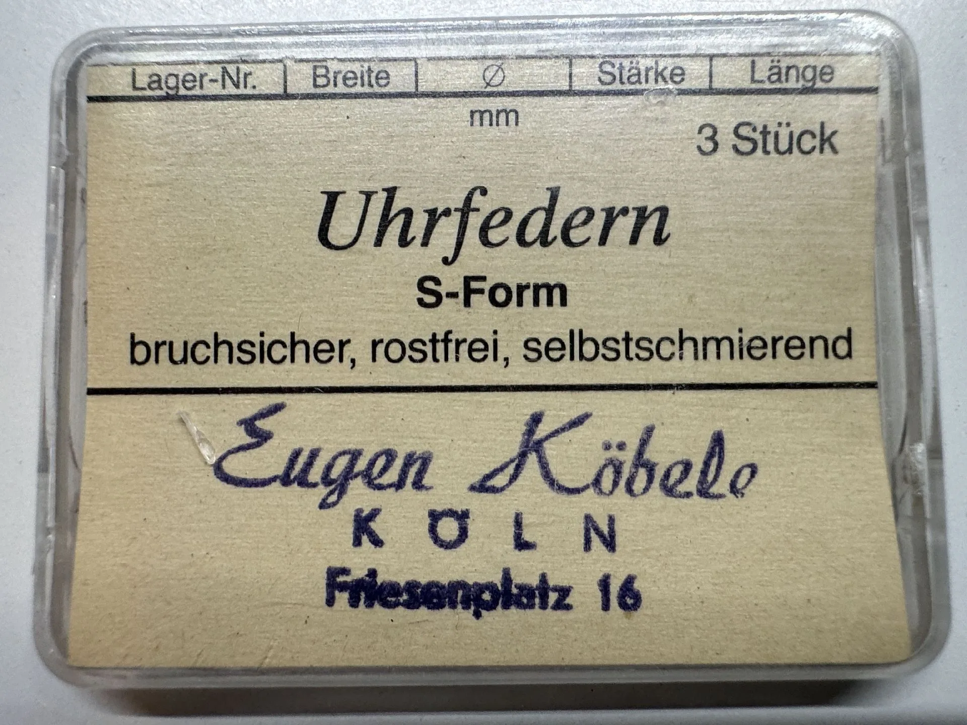 Uhrfedern S-Form Verpackung mit drei bruchsicheren, rostfreien Uhrfedern in S-Form für Uhren.