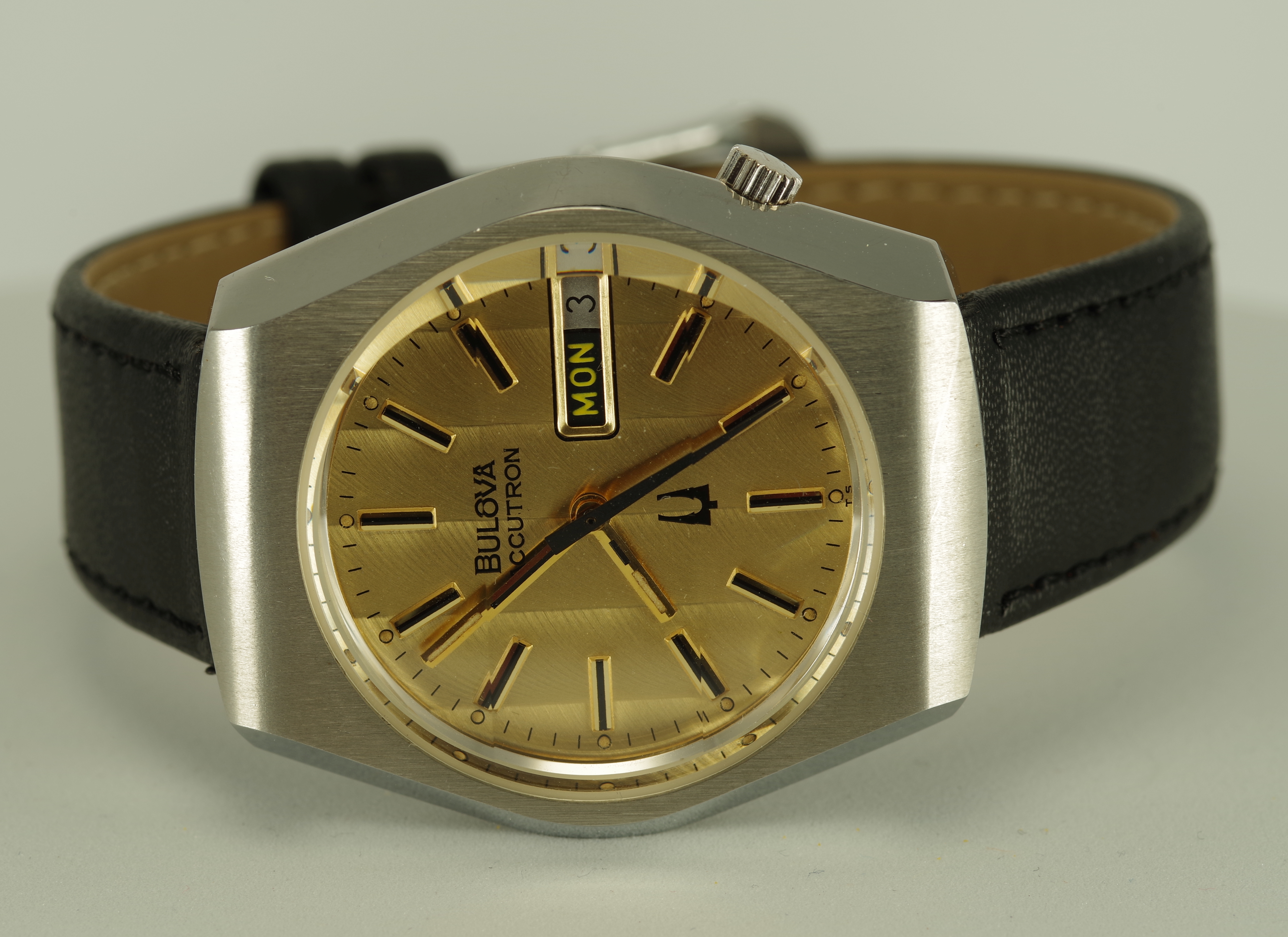 Bulova Accutron Day Date Herren Armbanduhr 1976 Facette