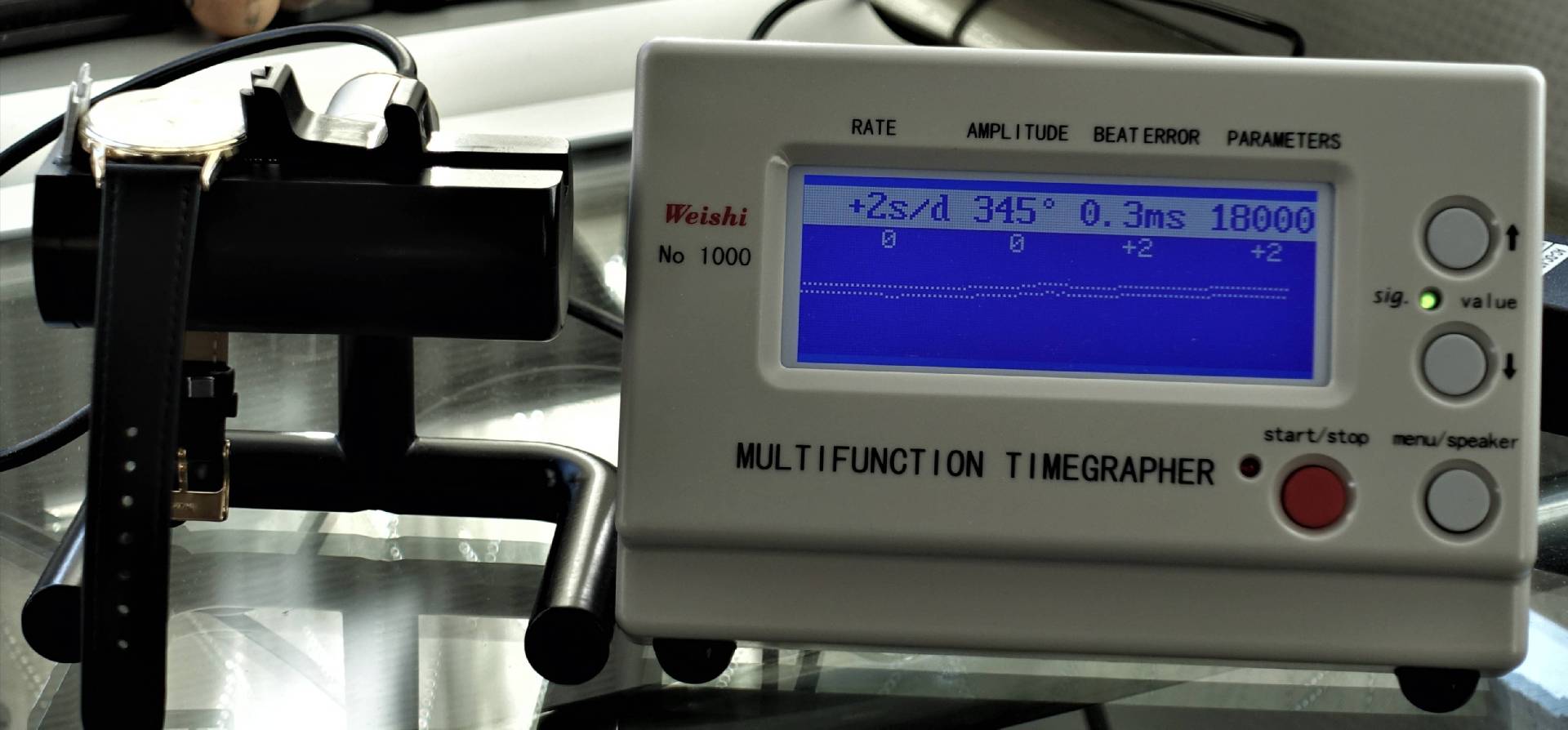 Elektronisches Zeitwaagen Messgerät zur Überprüfung von mechanischen Uhren.