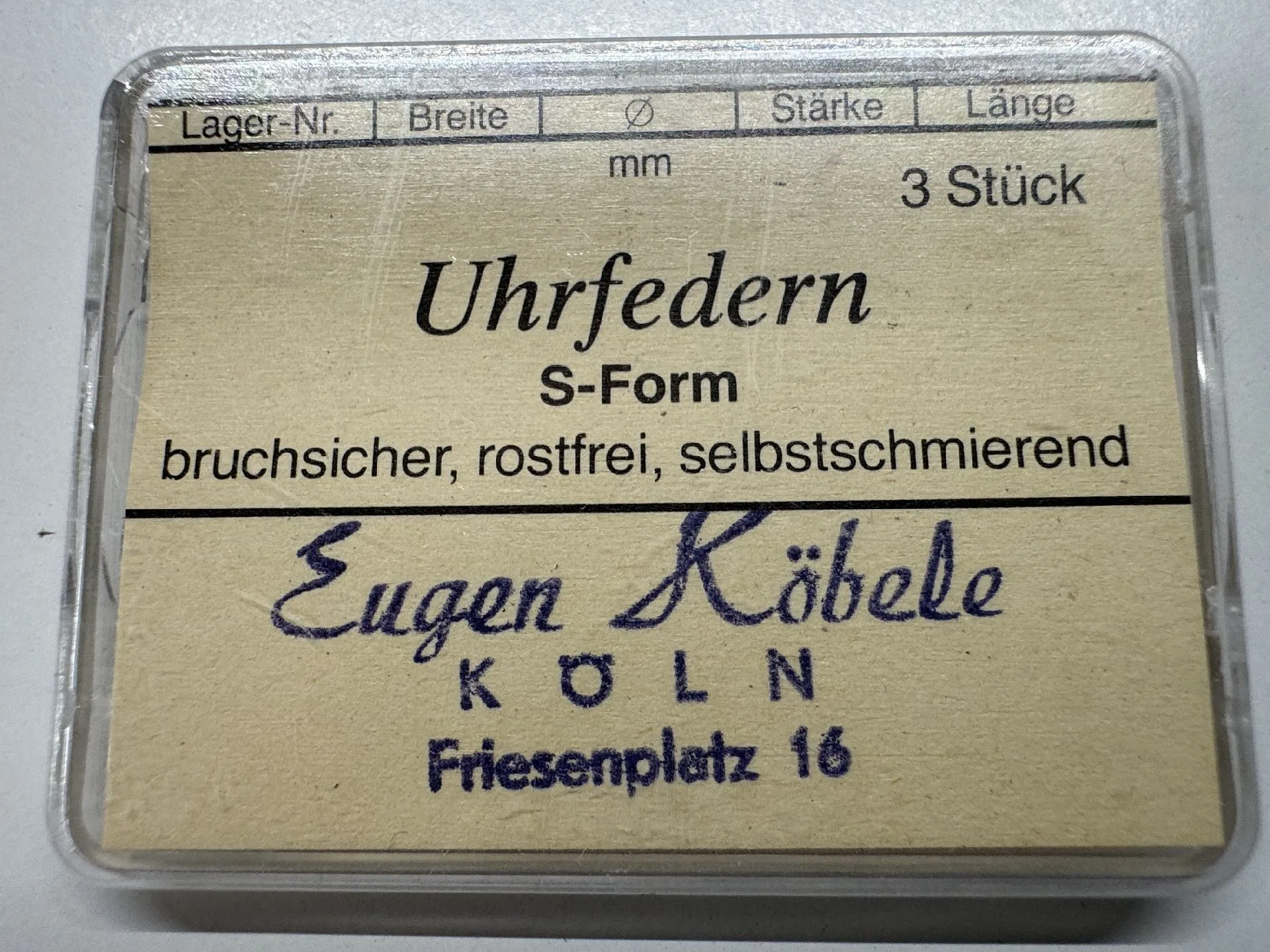 Verpackung mit drei bruchsicheren, rostfreien Uhrfedern in S-Form.