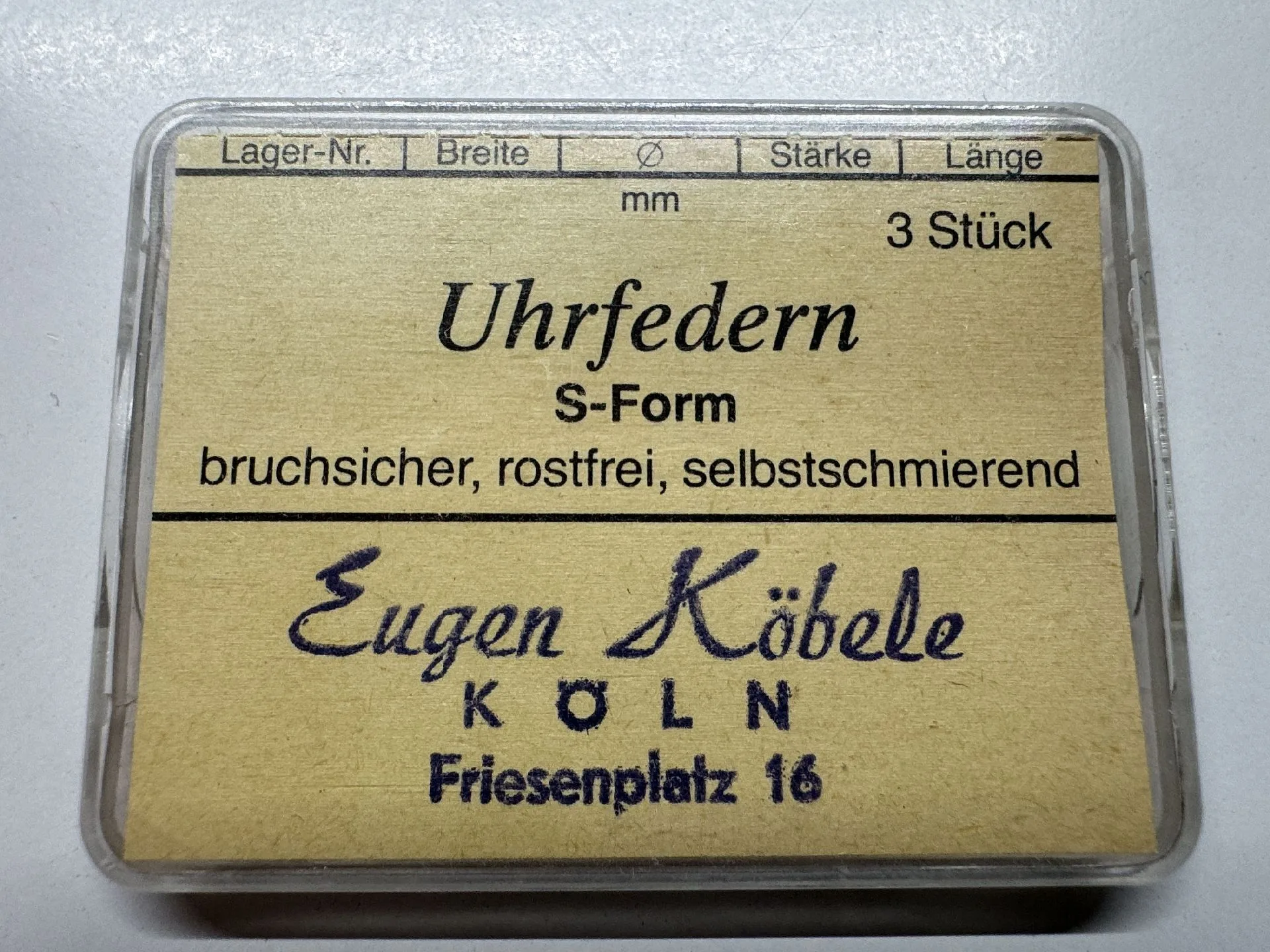 Uhrfedern S-Form Verpackung mit drei bruchsicheren, rostfreien Uhrfedern in S-Form für Uhren.