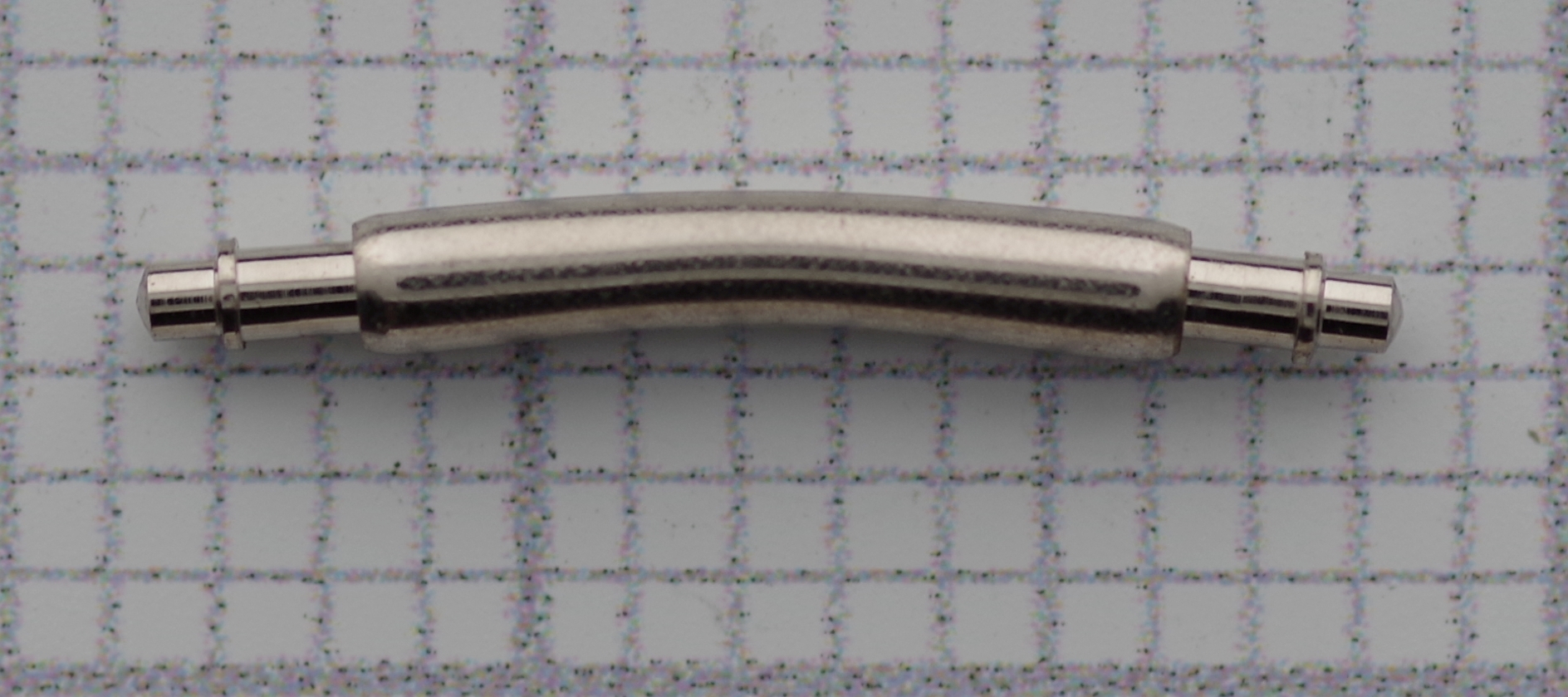 Gebogener Federsteg aus silberfarbenem Edelstahl für Uhrenarmbänder.