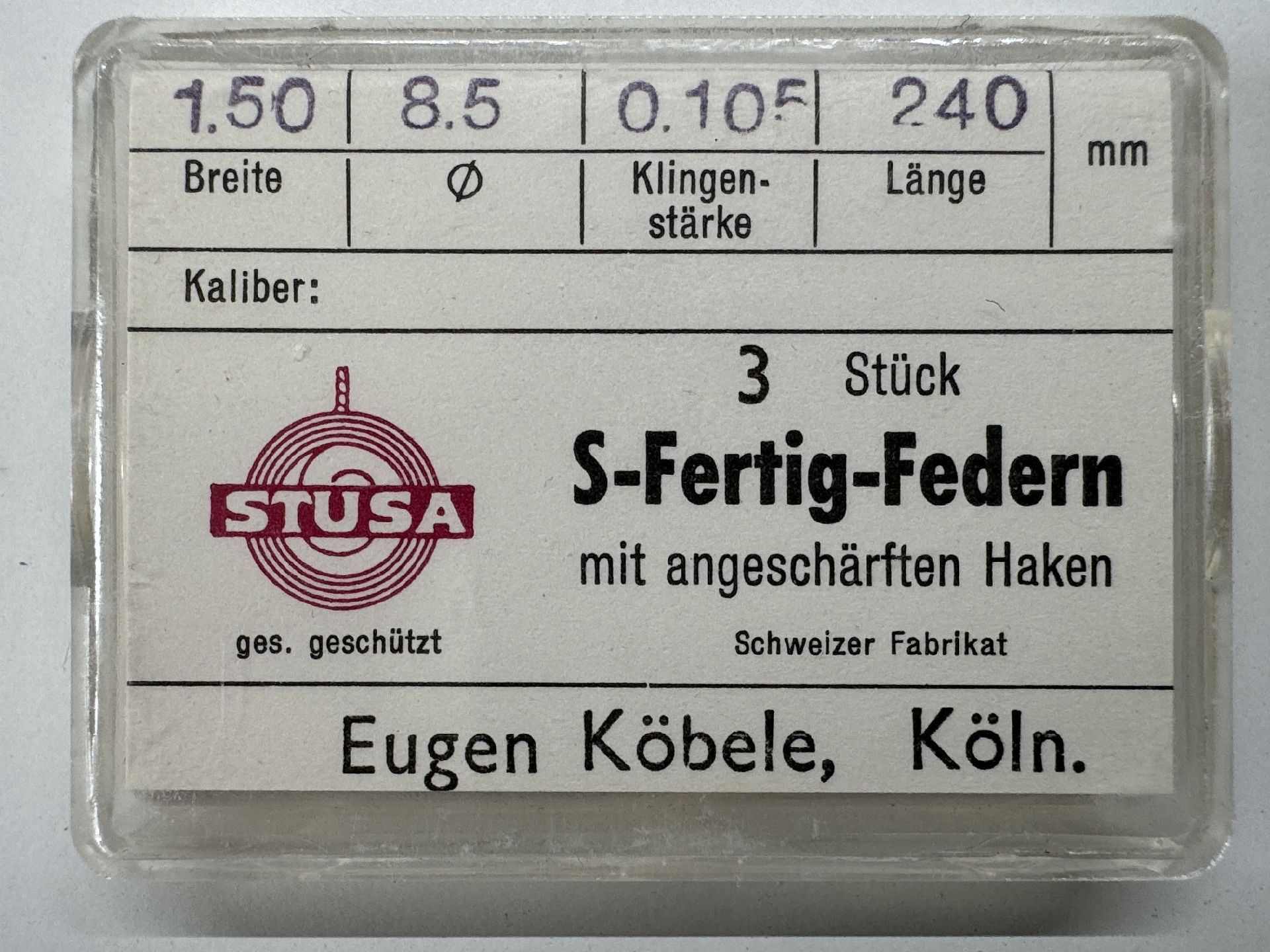 Verpackung mit drei S-Fertig-Federn für Uhren mit angeschärften Haken.