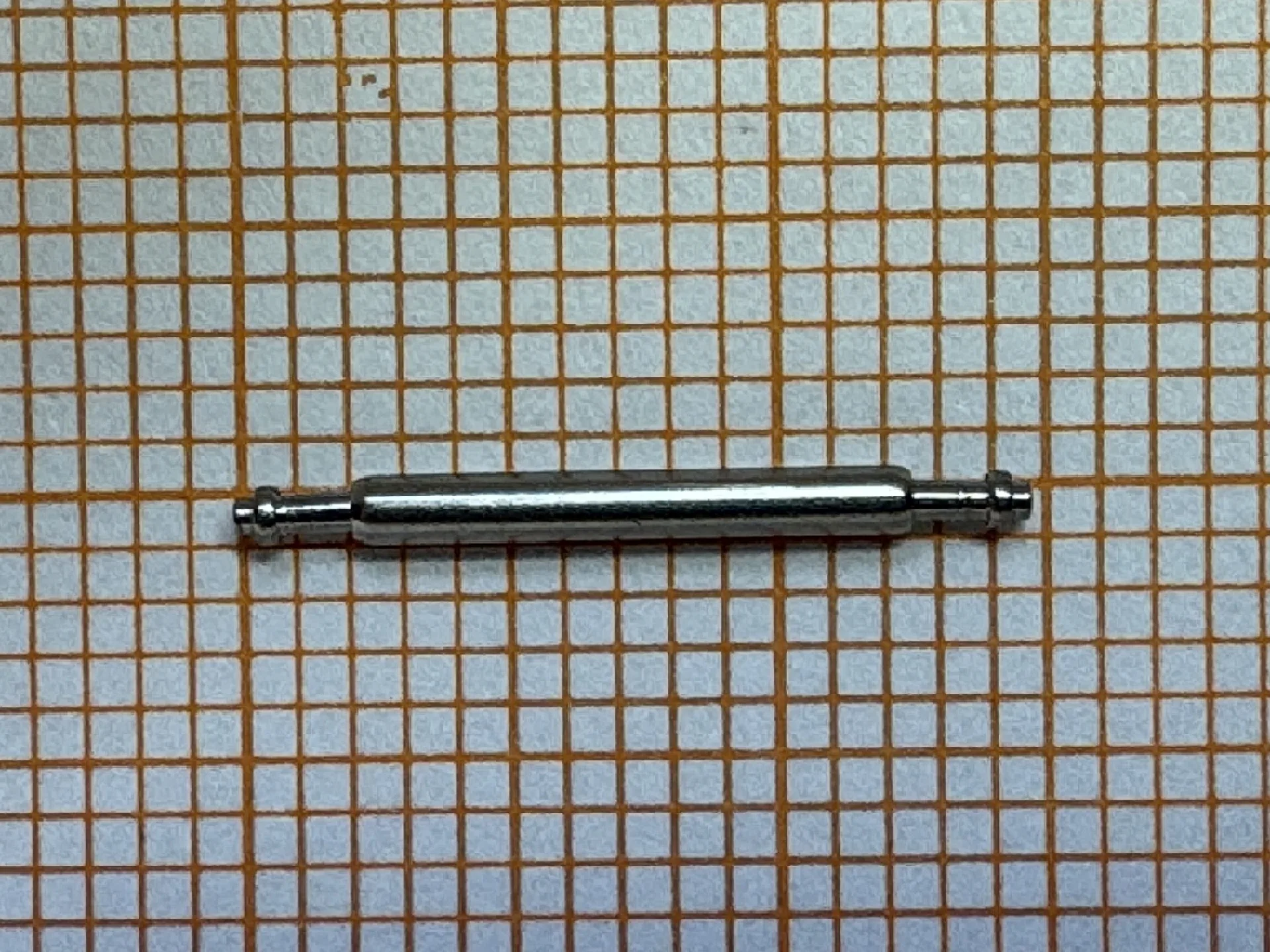 Metallener Federsteg für Uhrenarmbänder.