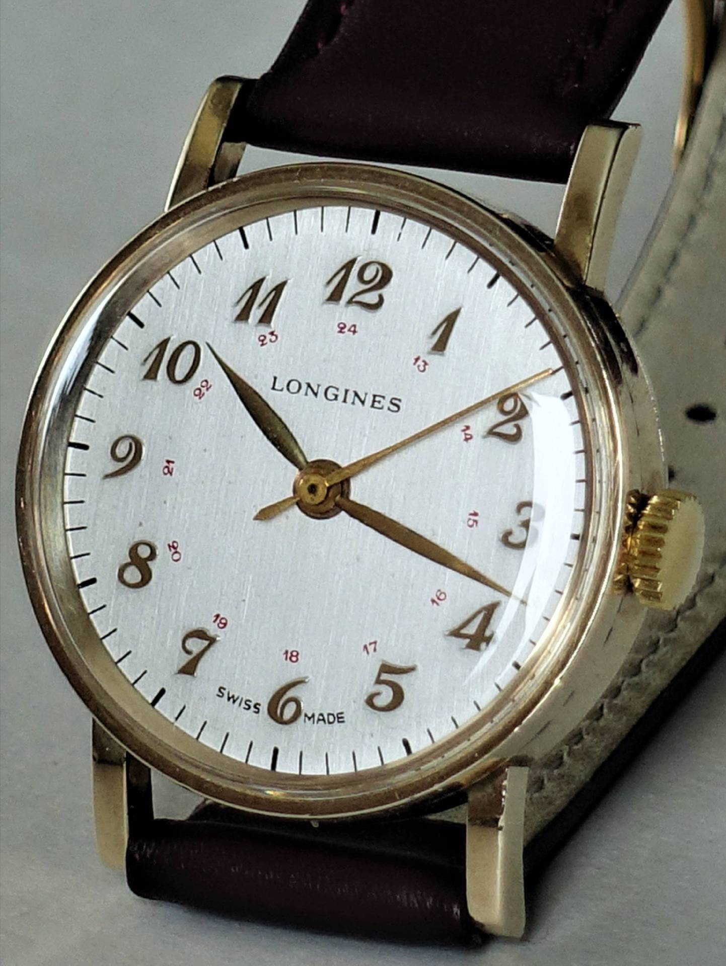 Longines Vintage Herrenuhr Gold-filled, silbernes Zifferblatt, arabische Zahlen, Lederband, Swiss Made
