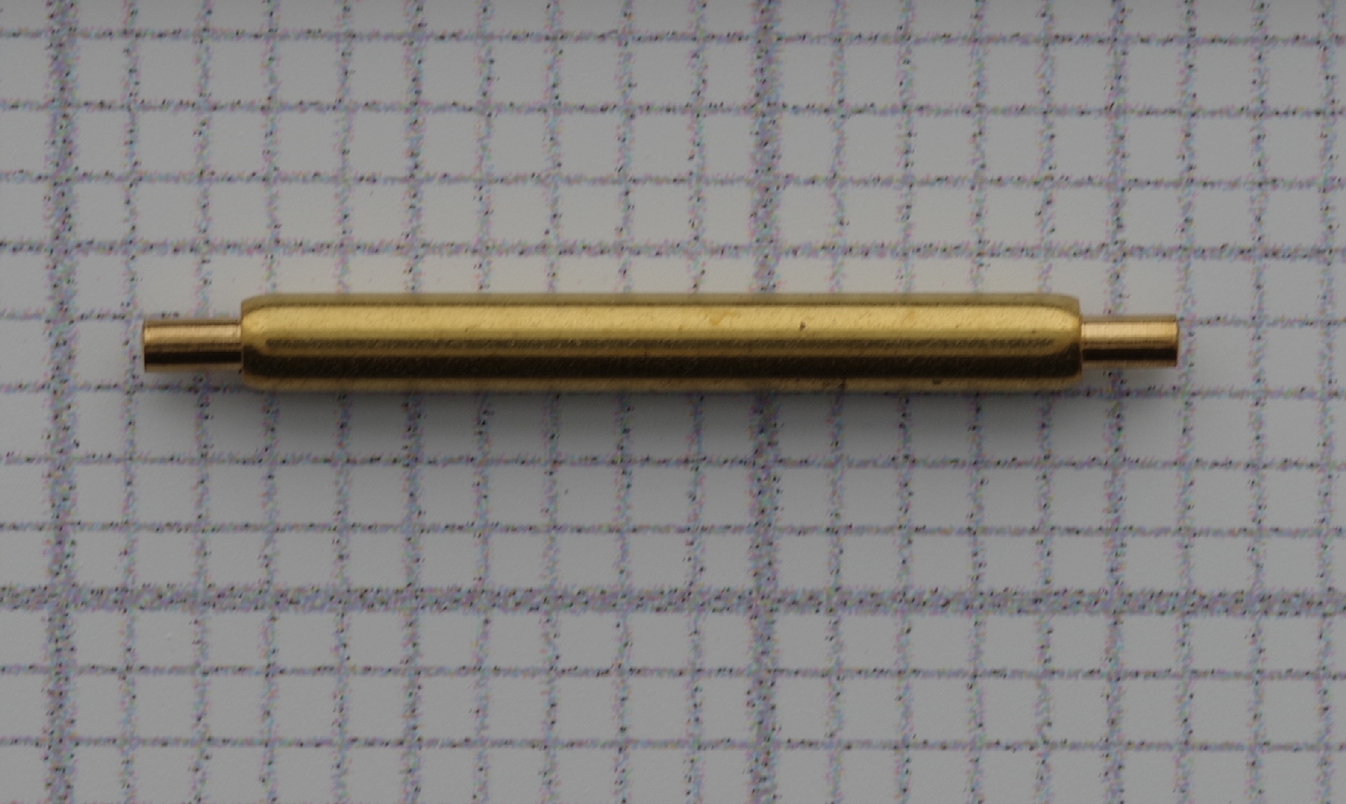 Goldfarbener Federsteg für Uhrenarmbänder mit einer Länge von 20 Millimetern.