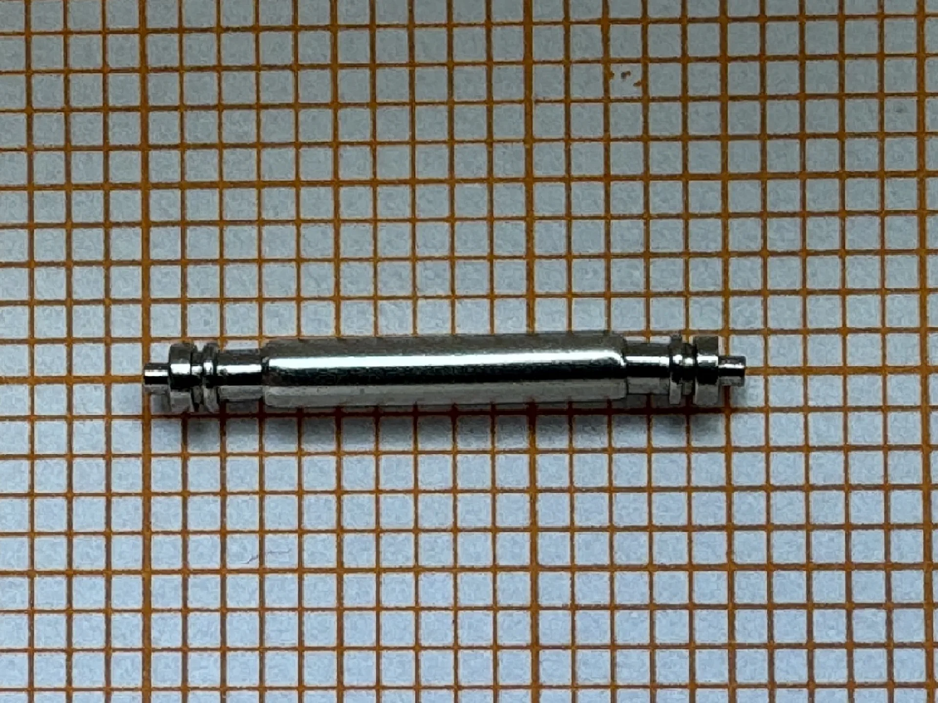 Metallener Federsteg für Uhrenarmbänder.