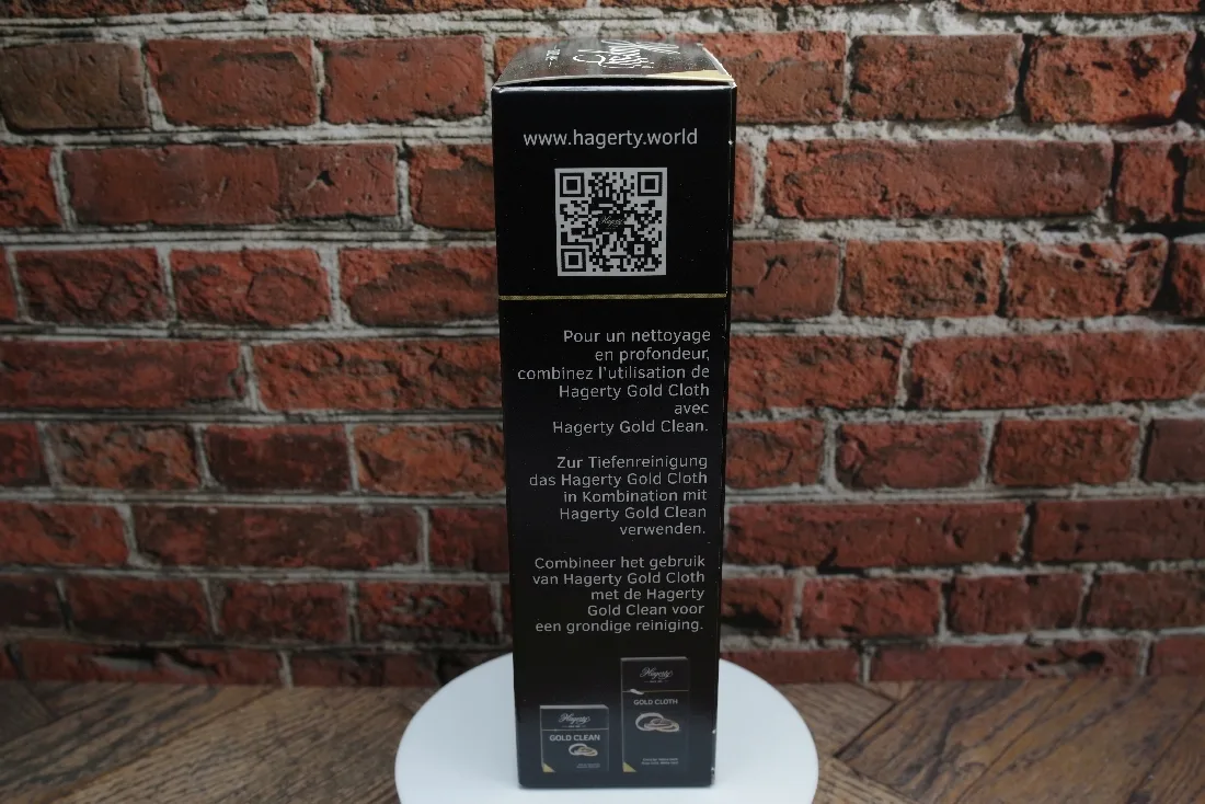 Hagerty Gold Clean Reinigung Schwarze Verpackung für Hagerty Gold Clean Reinigungsmittel für Schmuck und Uhren.
