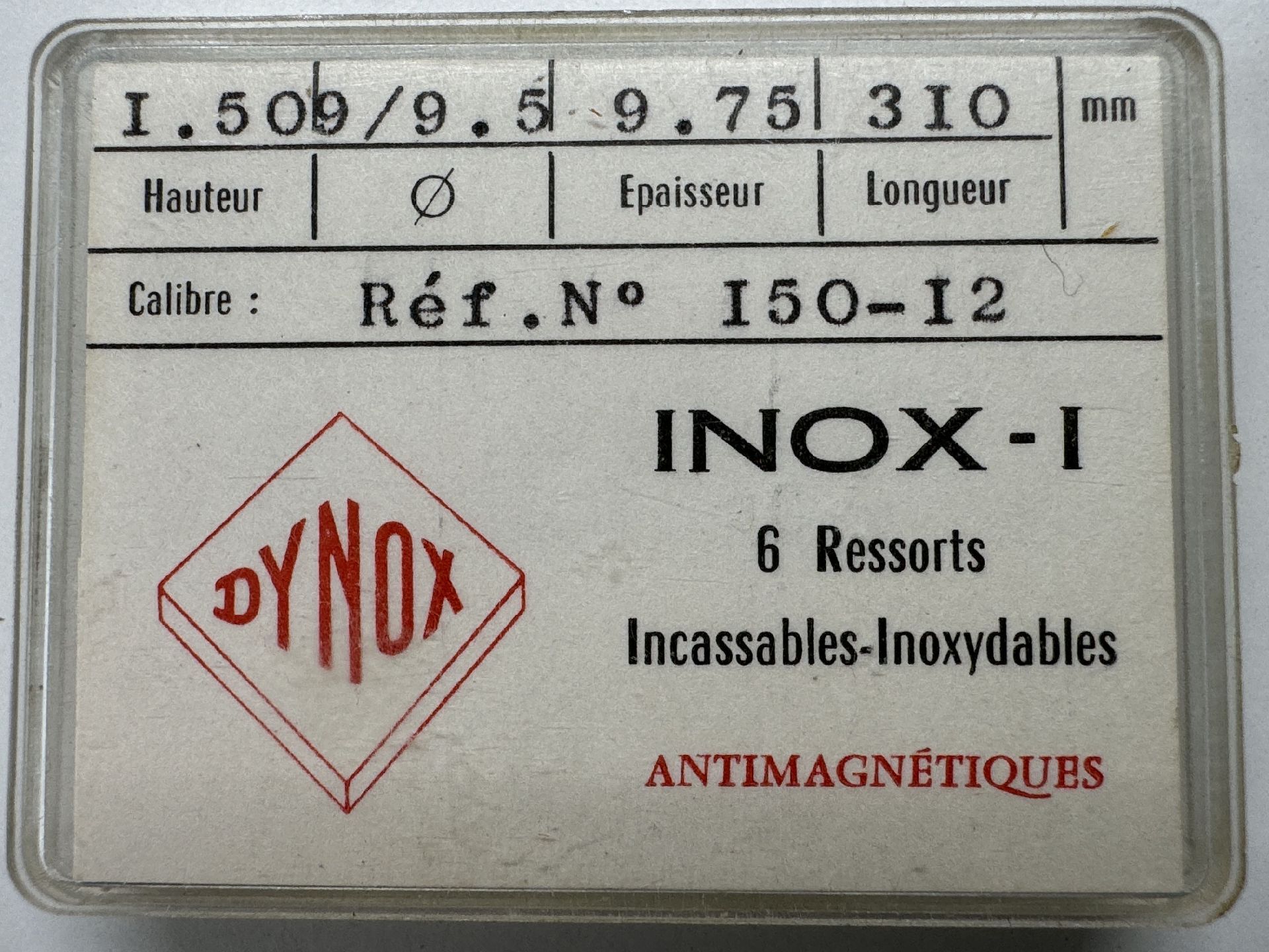 Verpackung mit sechs silberfarbenen, antimagnetischen Uhrfedern der Marke Dynox für Uhrwerke.