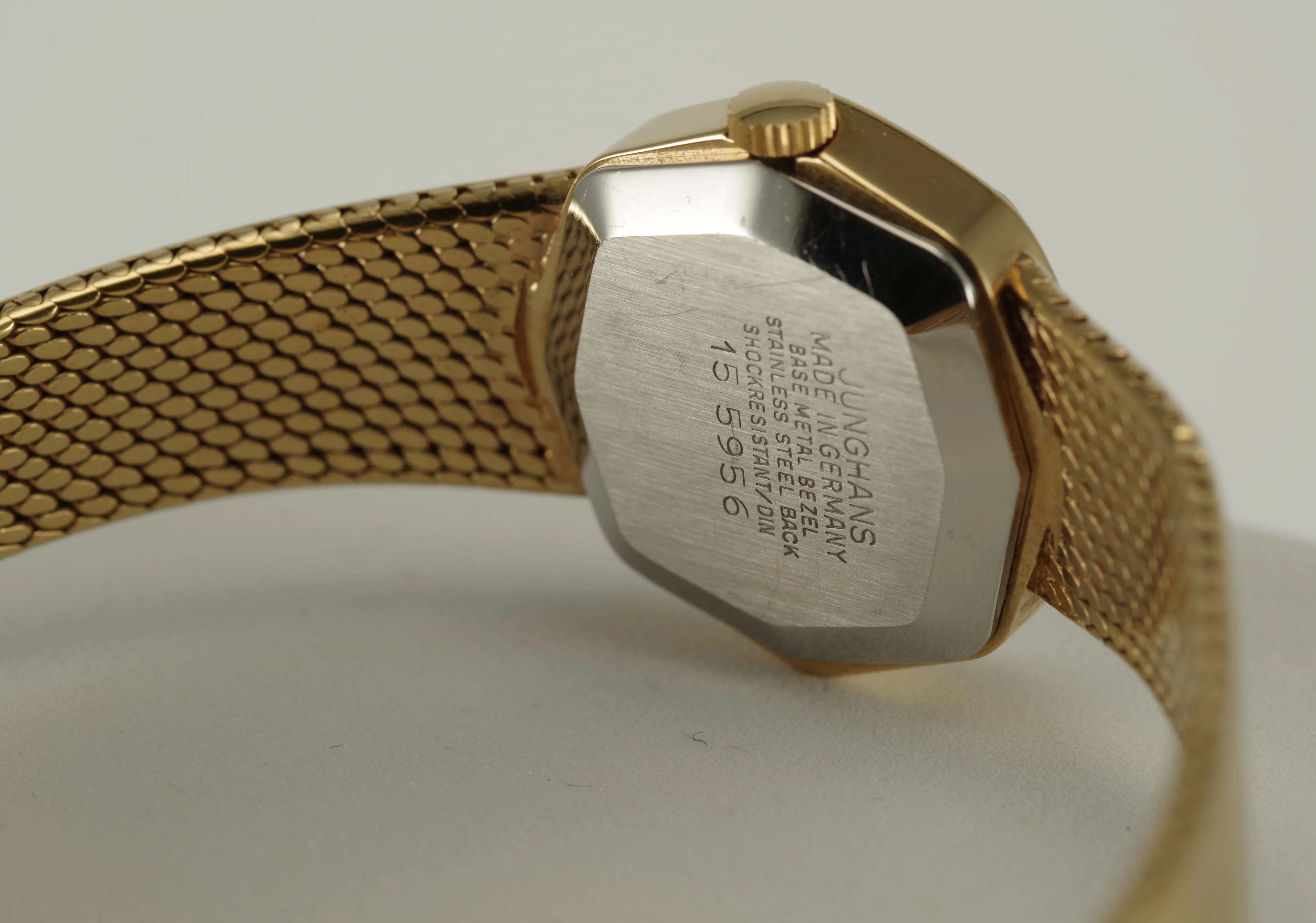 Junghans formschöne Damen Quarz-Armbanduhr goldfarbenes Gehäuse Metallarmband