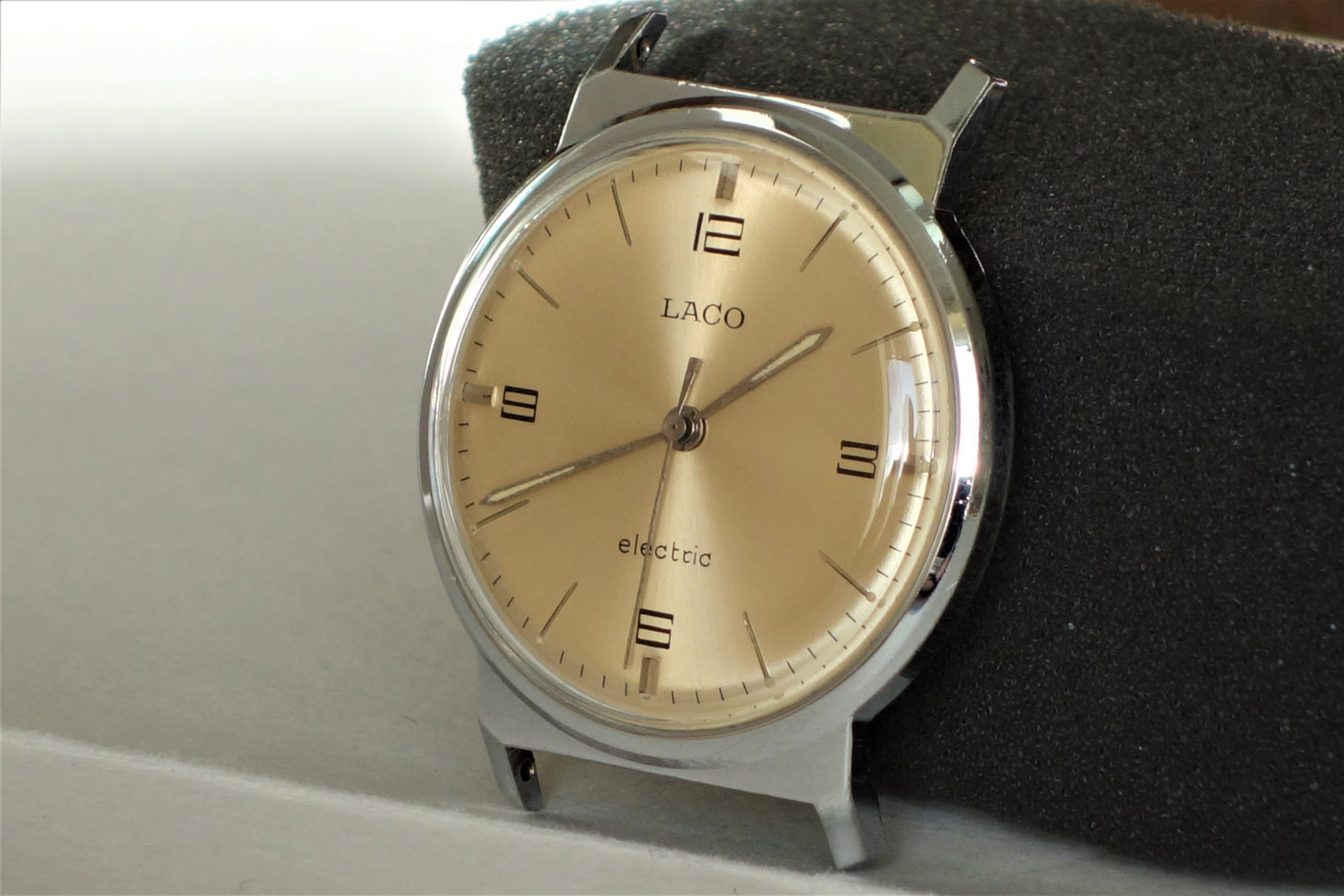 Seltene LACO Electric – Aufbereitete Vintage-Schönheit im silberfarbenen Stahlgehäuse