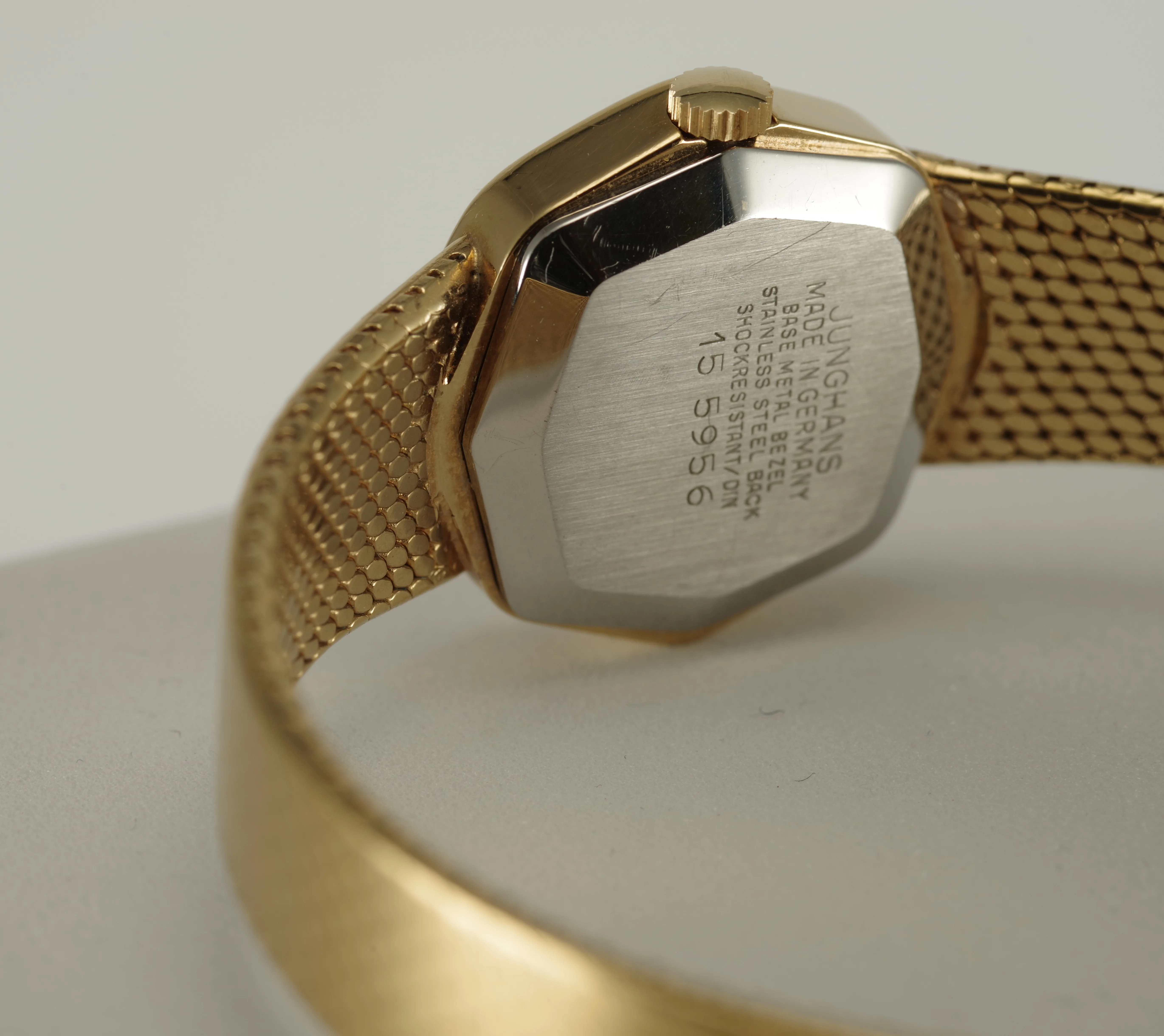 Junghans formschöne Damen Quarz-Armbanduhr goldfarbenes Gehäuse Metallarmband Junghans formschöne Damen Quarz-Armbanduhr goldfarbenes Gehäuse Metallarmband