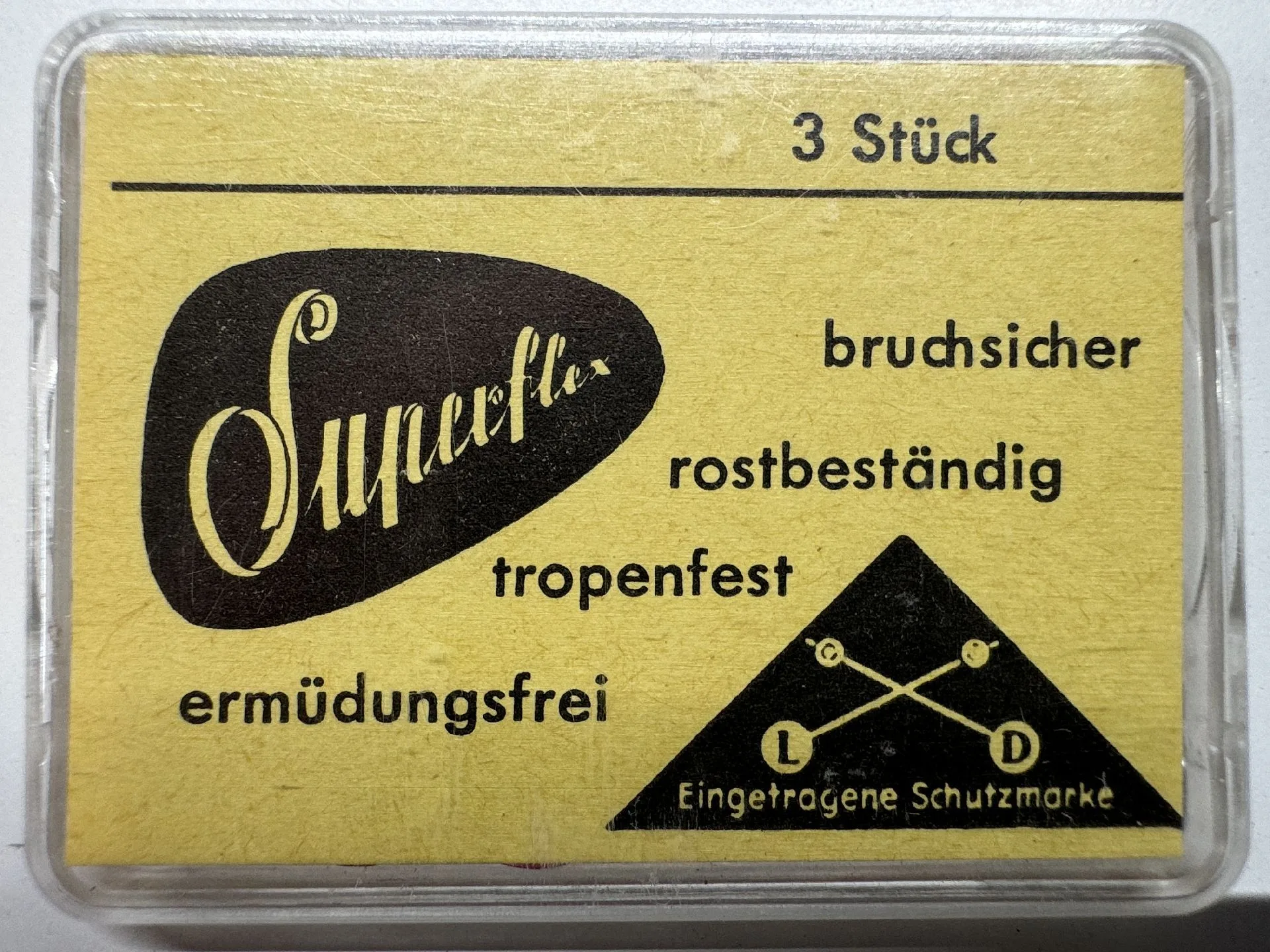 Superflex Federstege Set Gelbe Verpackung mit drei Superflex Federstegen für Uhren.