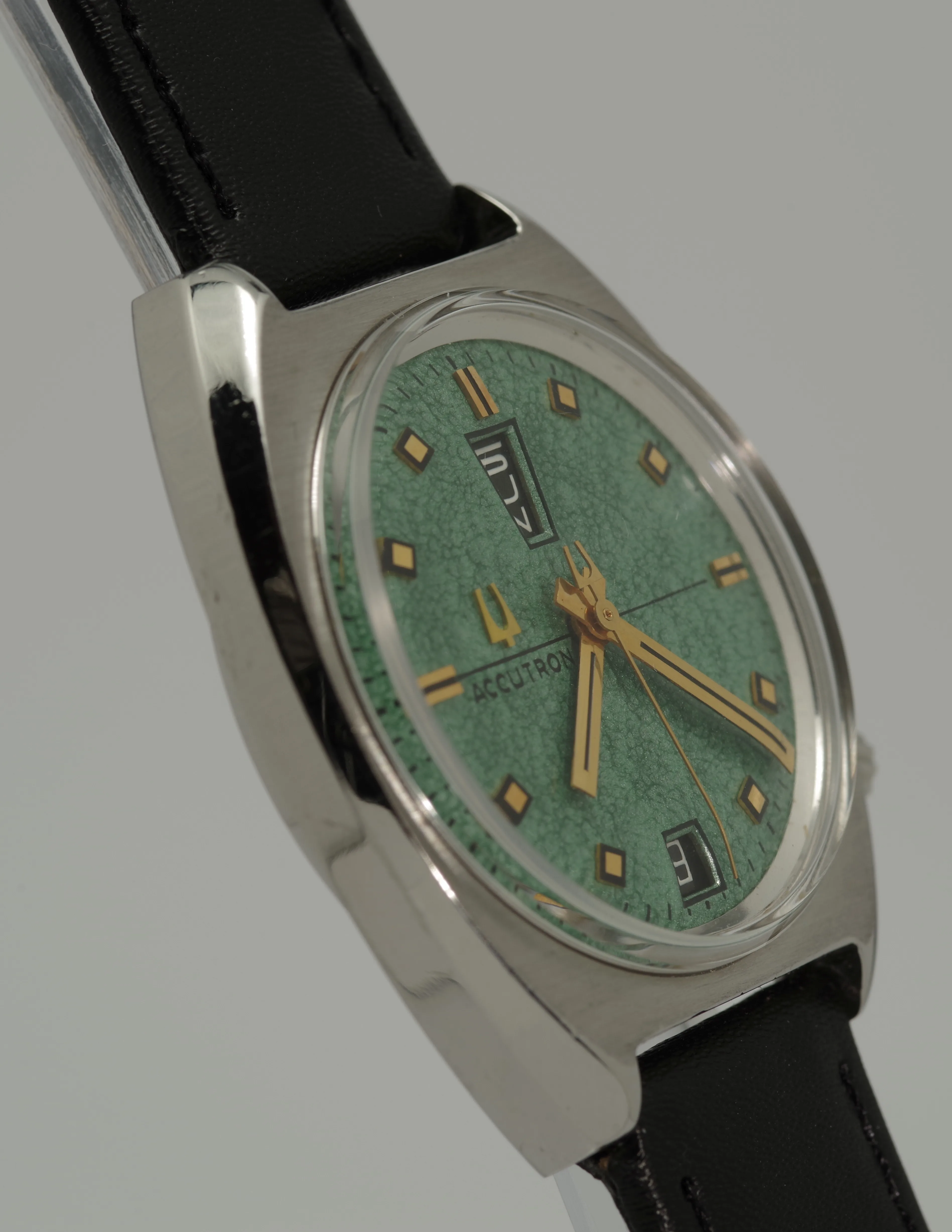 Bulova Accutron Day Date Jade 1973 Cal. 2182 1.35V
