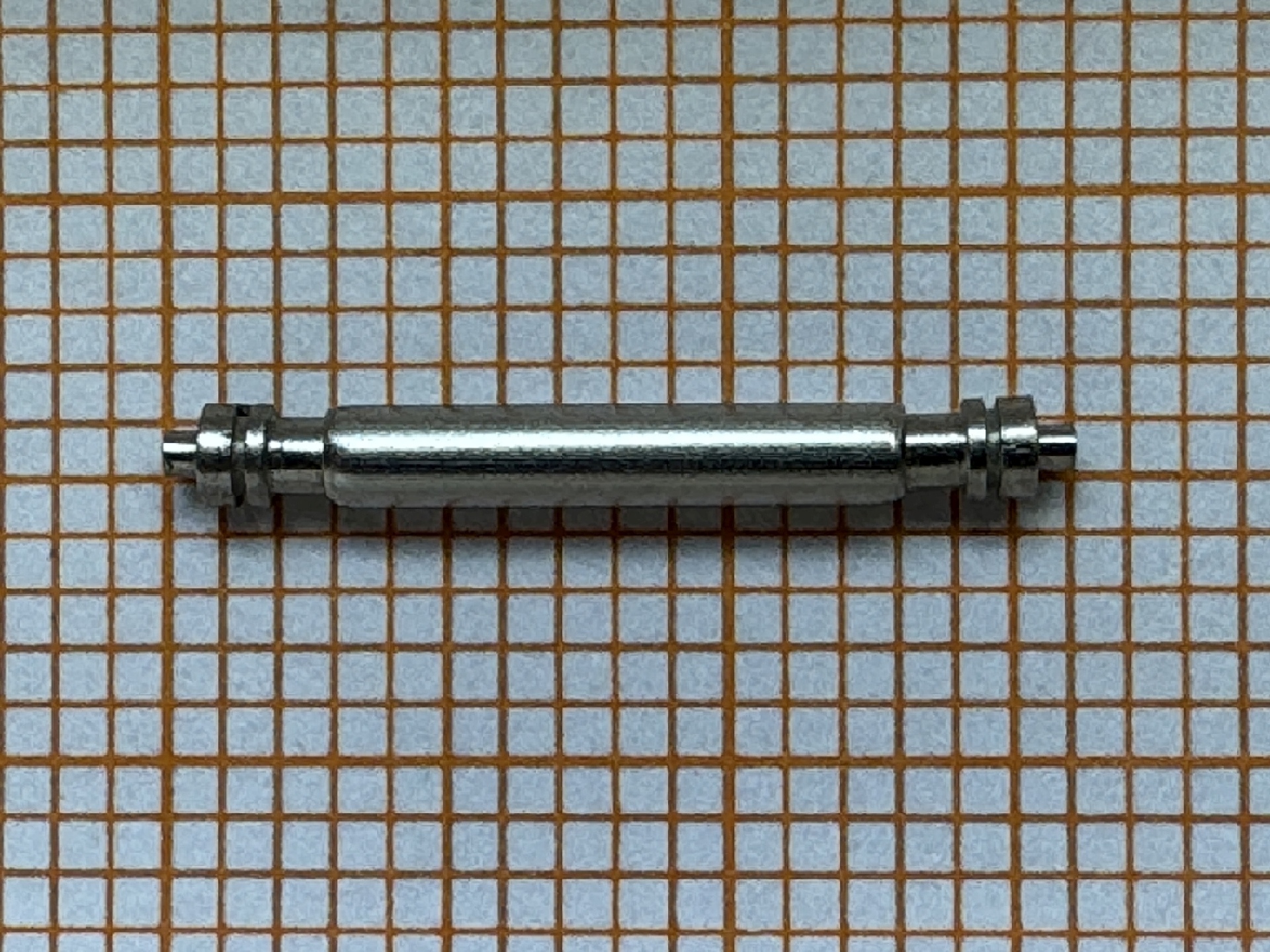 Metallener Federsteg für Uhrenarmbänder.