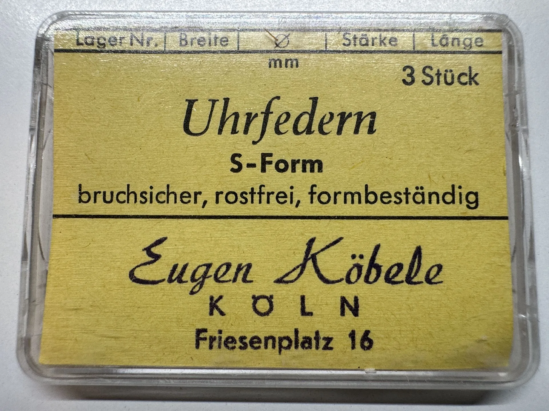 Uhrfedern S-Form Gelbe Verpackung mit drei bruchsicheren, rostfreien Uhrfedern in S-Form.