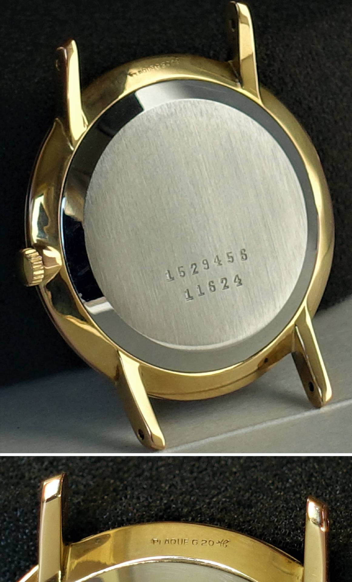 Rundes Uhrgehäuse in goldfarbener Optik mit silberfarbener Rückseite und seitlicher Krone.