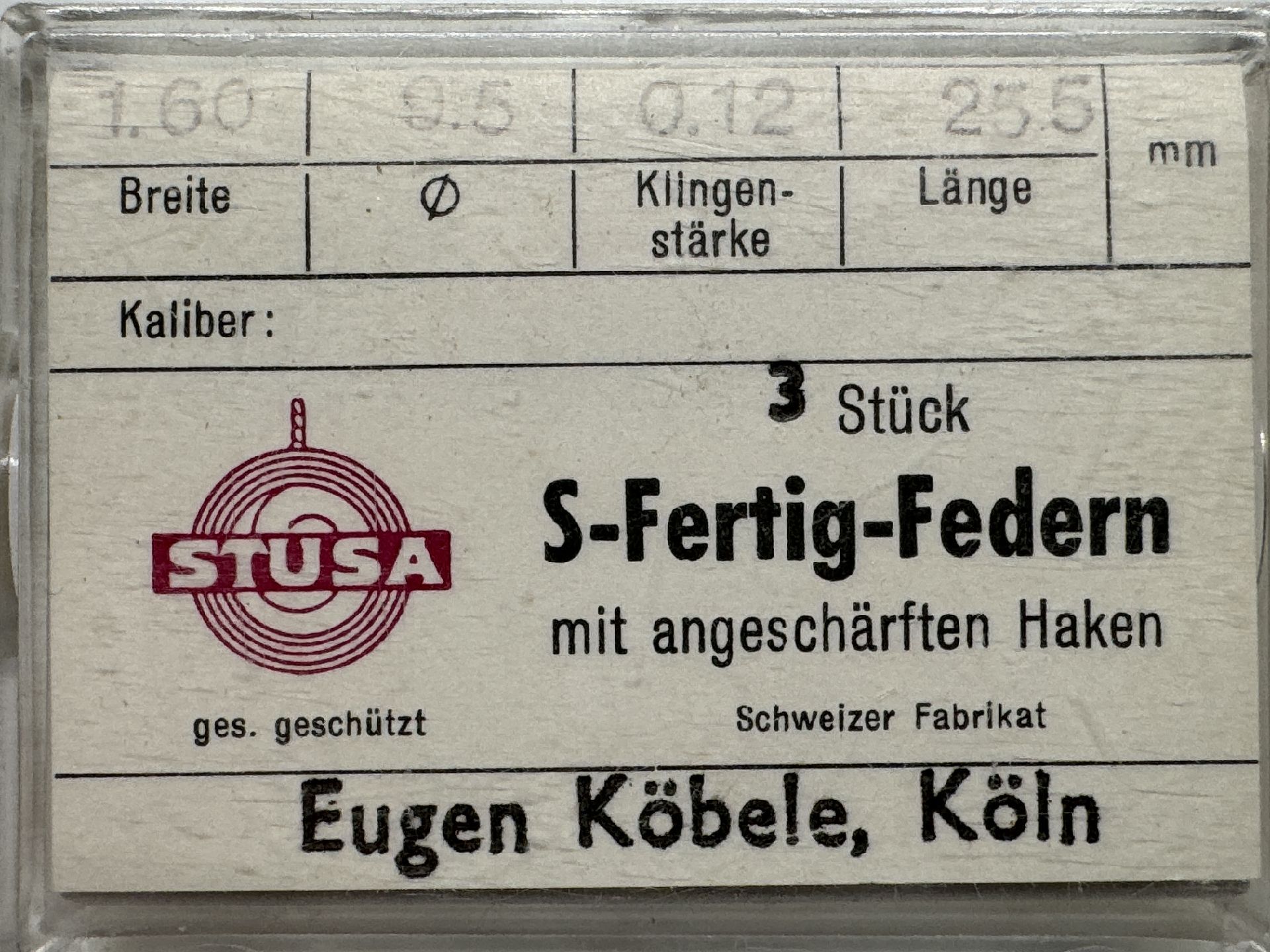 Verpackung mit drei Uhrmacher-Federn mit angespitztem Haken.