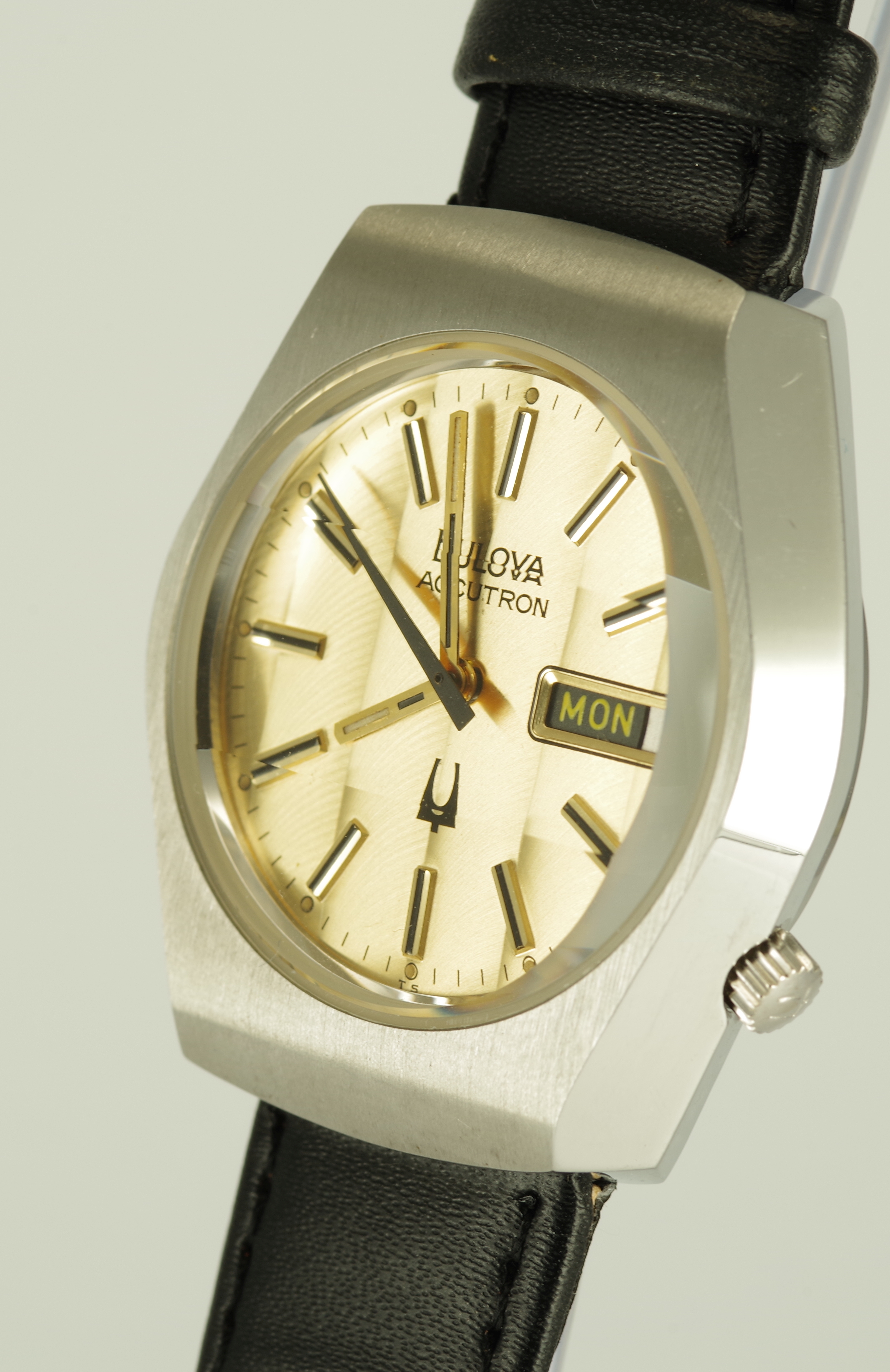 Bulova Accutron Day Date Herren Armbanduhr 1976 Facette